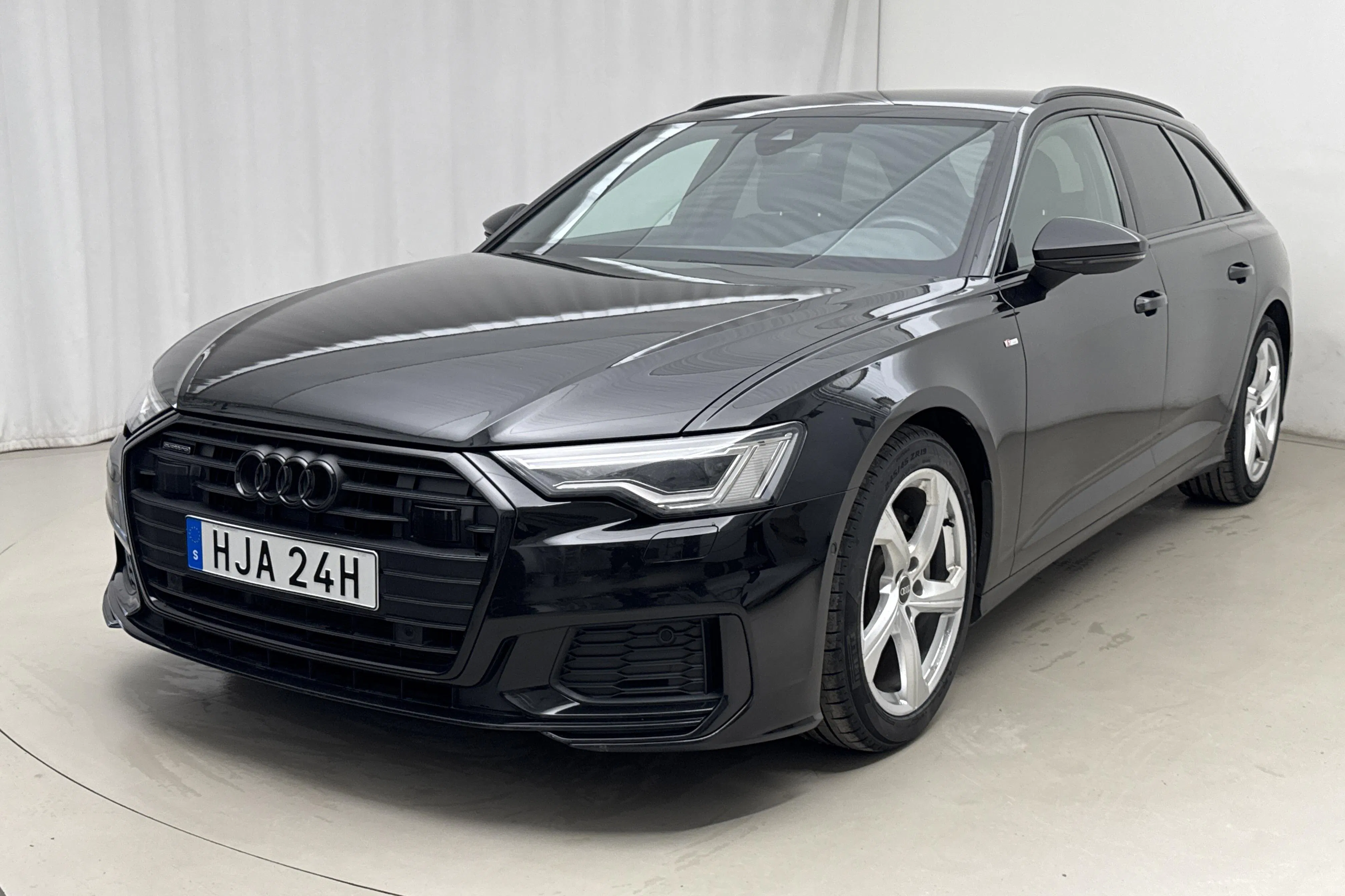 Presentationsfoto 1 av 17: Audi A6 Avant 40 TDI quattro (204hk) - 10 711 mil - Automat - svart - 2023