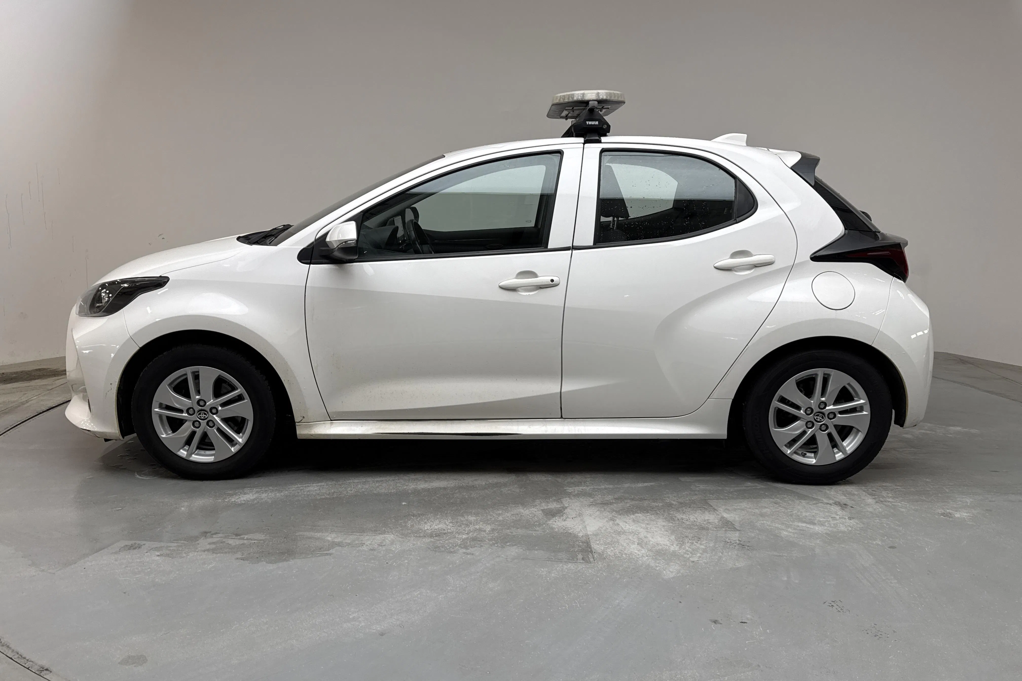 Presentationsfoto 2 av 13: Toyota Yaris 1.5 Hybrid 5dr (116hk) - 8 593 mil - Automat - vit - 2022