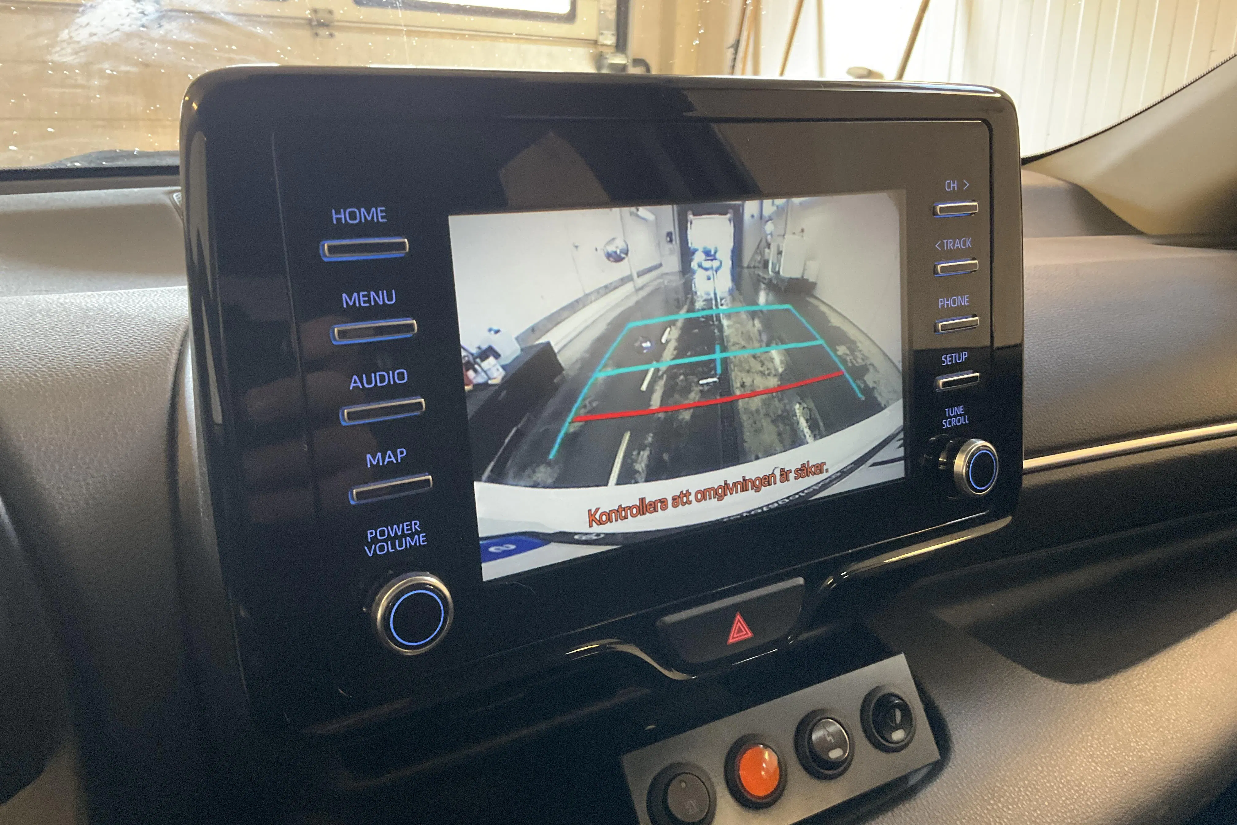 Presentationsfoto 13 av 13: Toyota Yaris 1.5 Hybrid 5dr (116hk) - 8 593 mil - Automat - vit - 2022