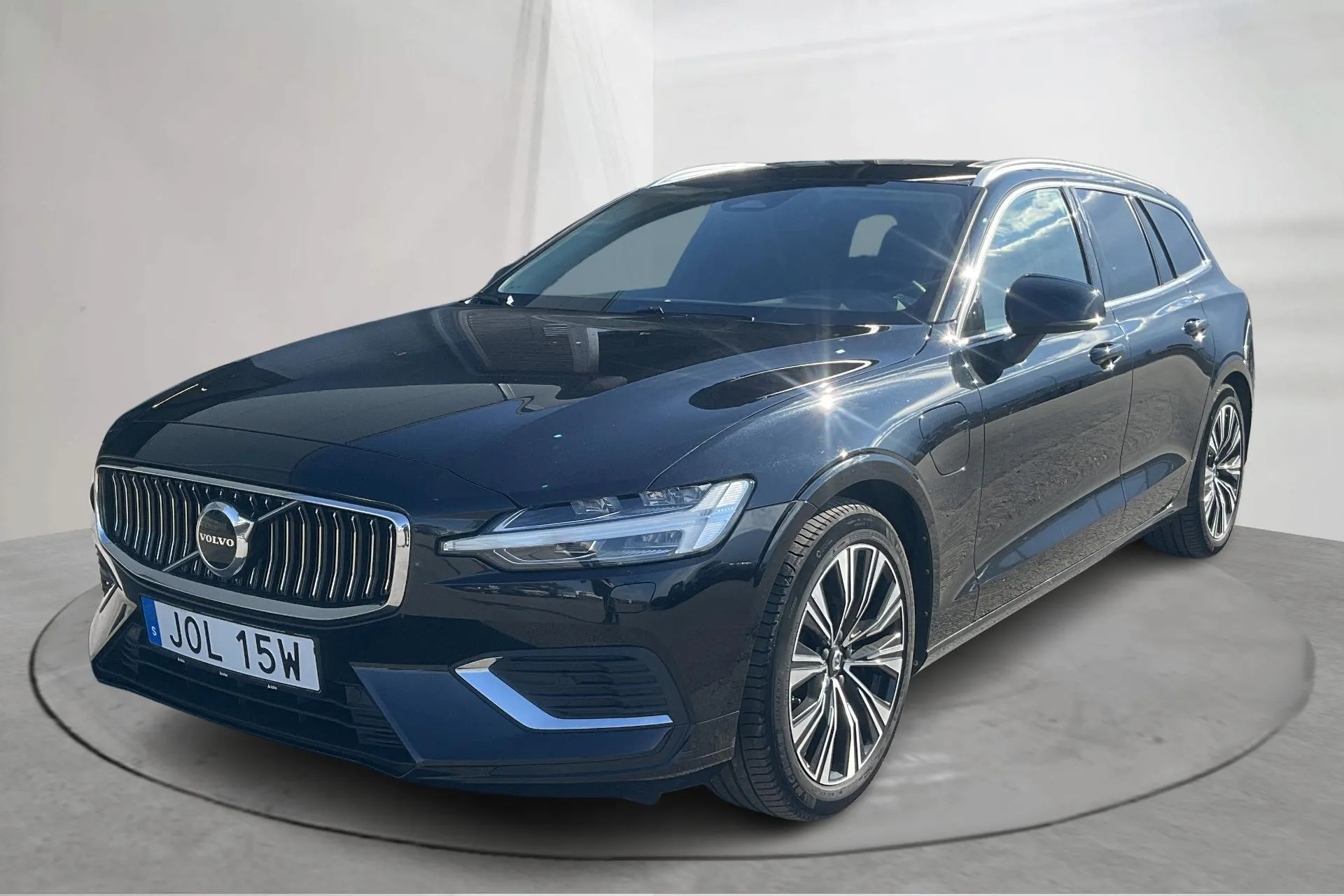 Presentation photo 1 of 17: Volvo V60 T6 AWD Recharge (350hk) - 83 120 km - Automatic - black - 2023