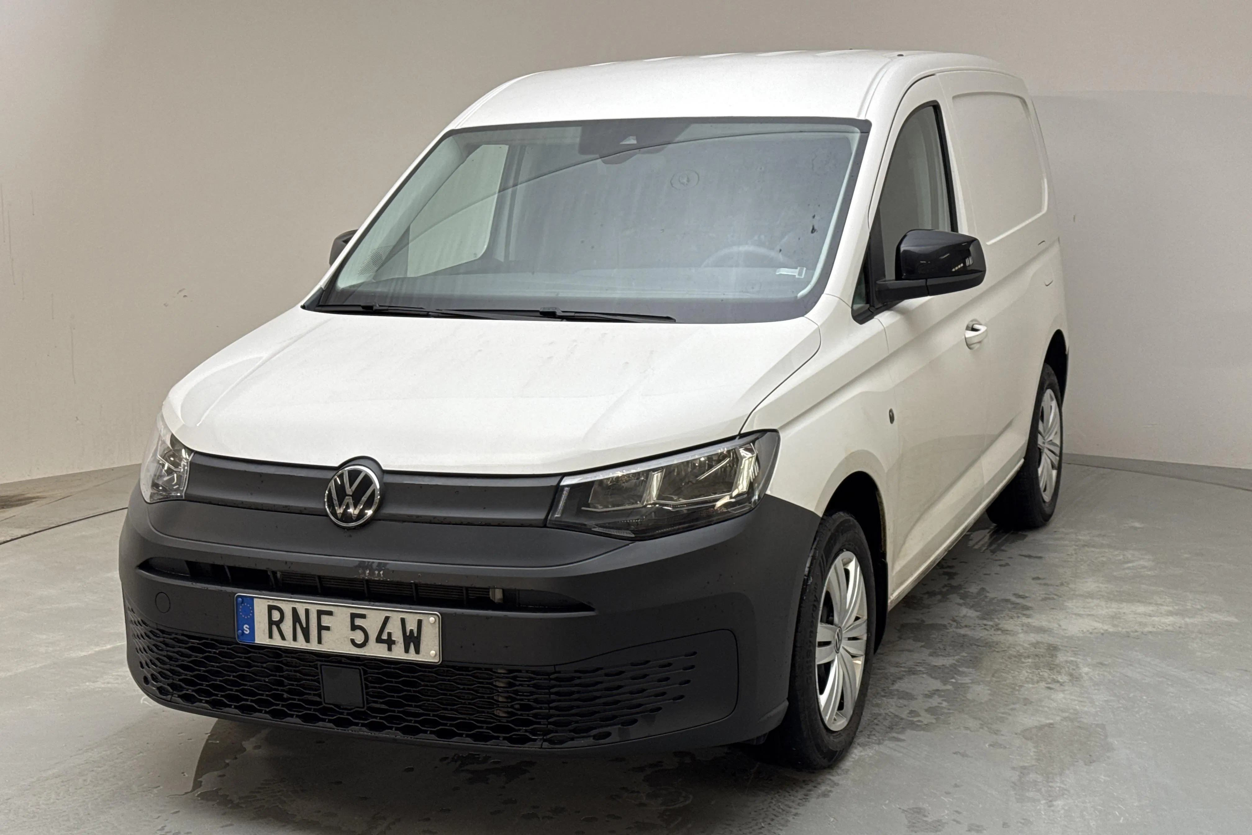 Presentationsfoto 1 av 10: VW Caddy Cargo 2.0 TDI Skåp (75hk) - 7 781 mil - Manuell - vit - 2022