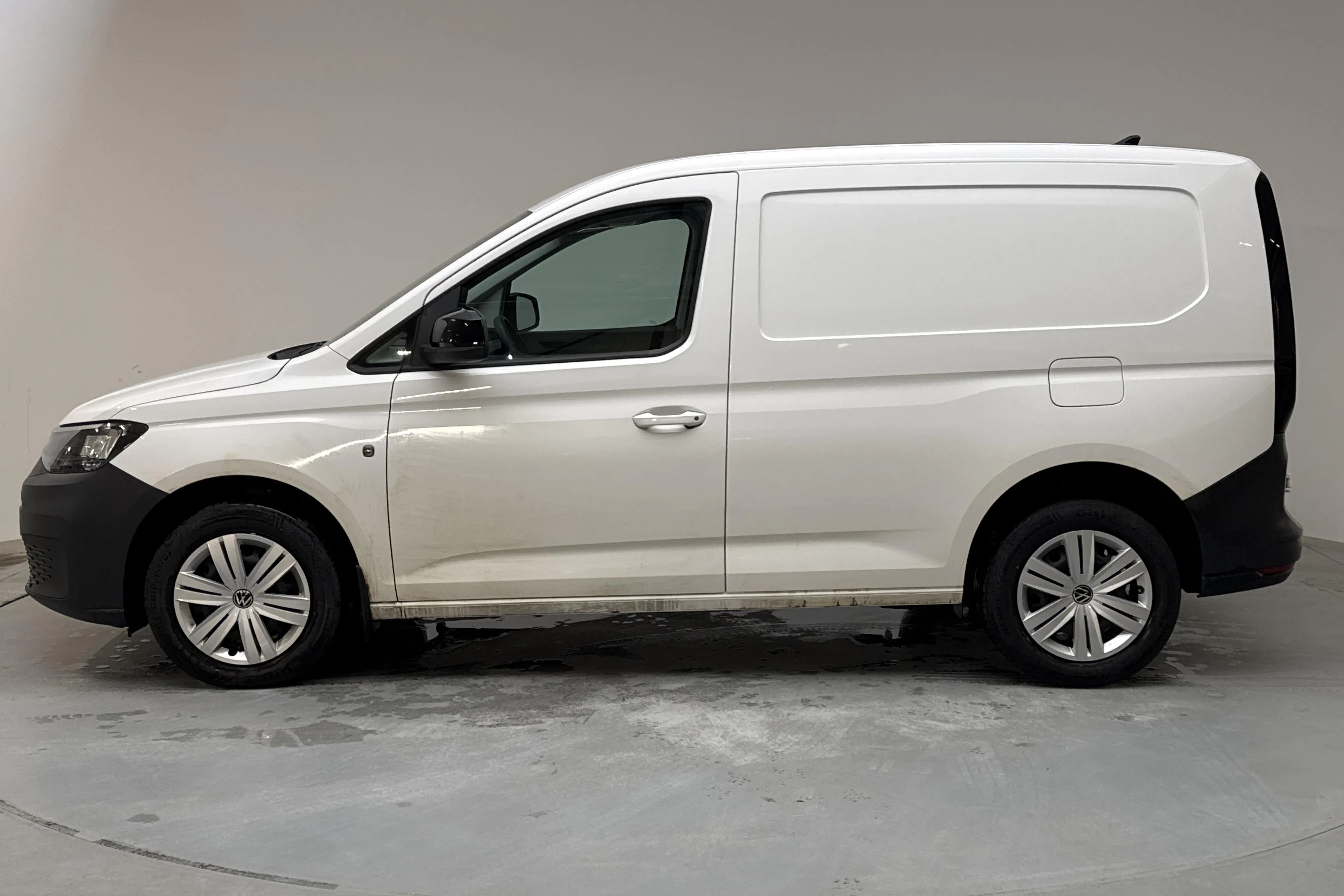 Presentationsfoto 2 av 10: VW Caddy Cargo 2.0 TDI Skåp (75hk) - 7 781 mil - Manuell - vit - 2022