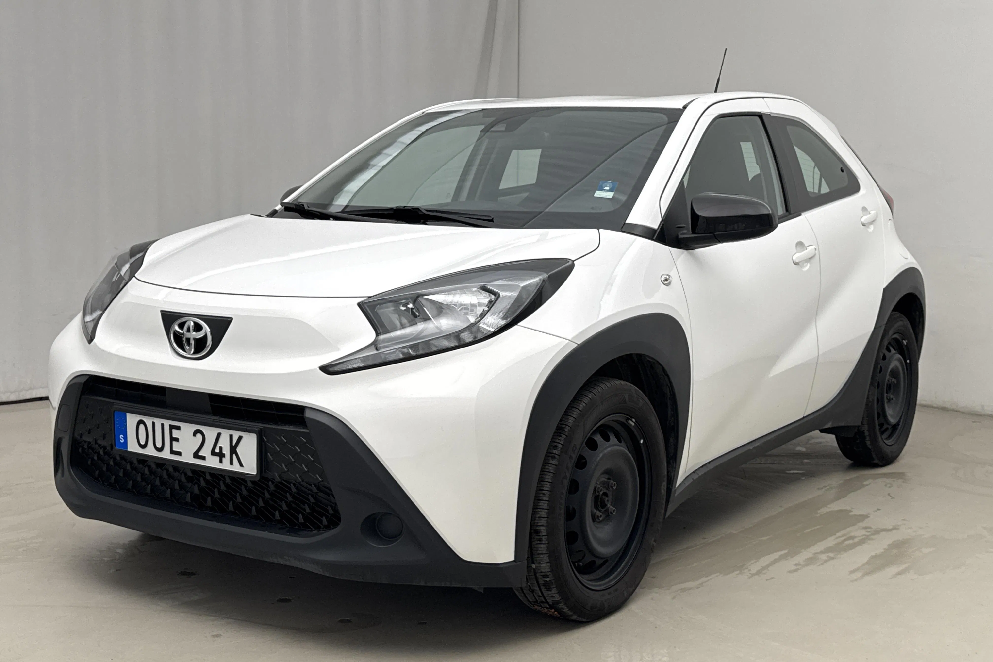 Presentationsfoto 1 av 15: Toyota Aygo X 1.0 5dr (72hk) - 1 635 mil - Manuell - vit - 2022