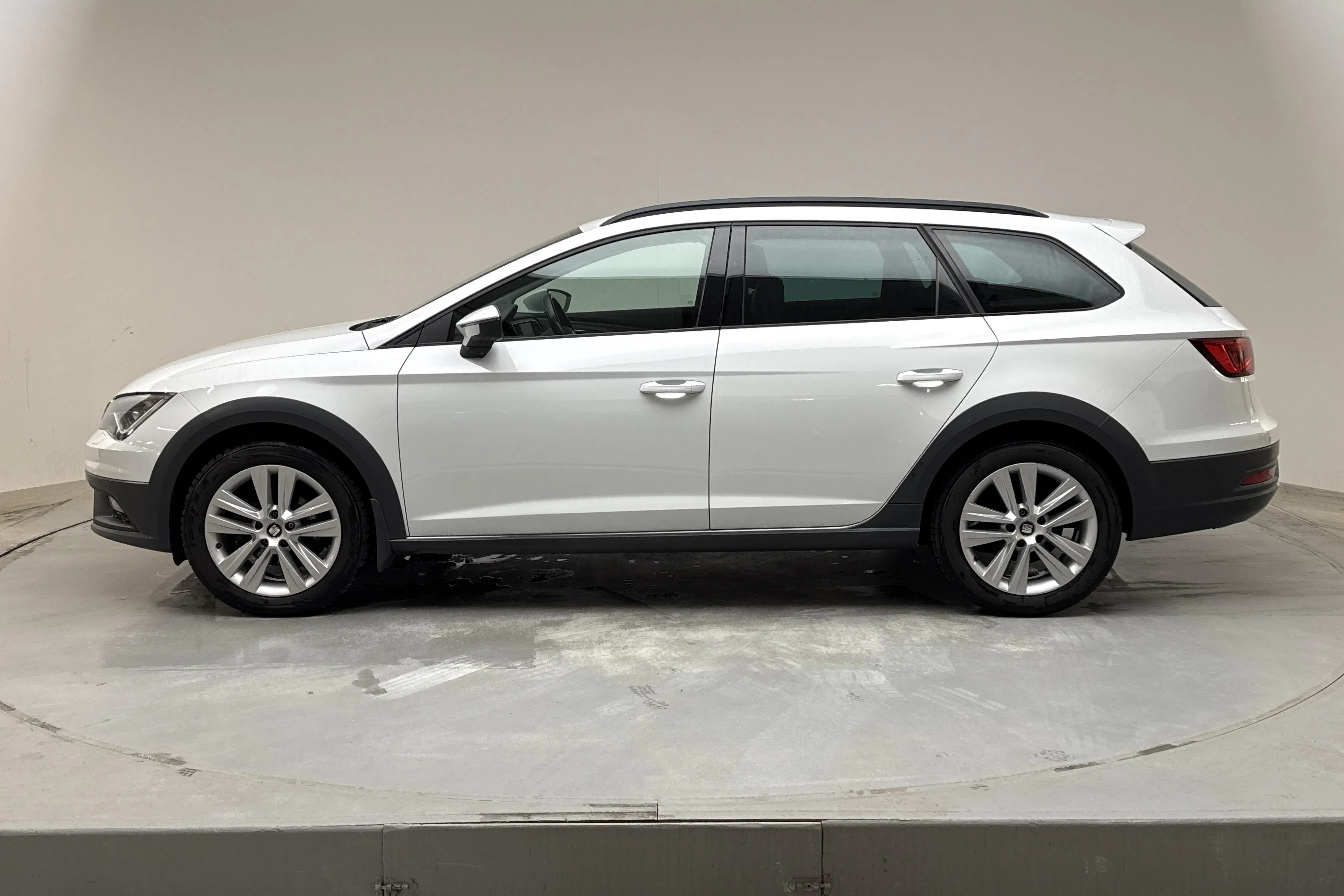 Presentationsfoto 2 av 16: Seat Leon 1.4 TSI ST (125hk) - 12 855 mil - Manuell - vit - 2017