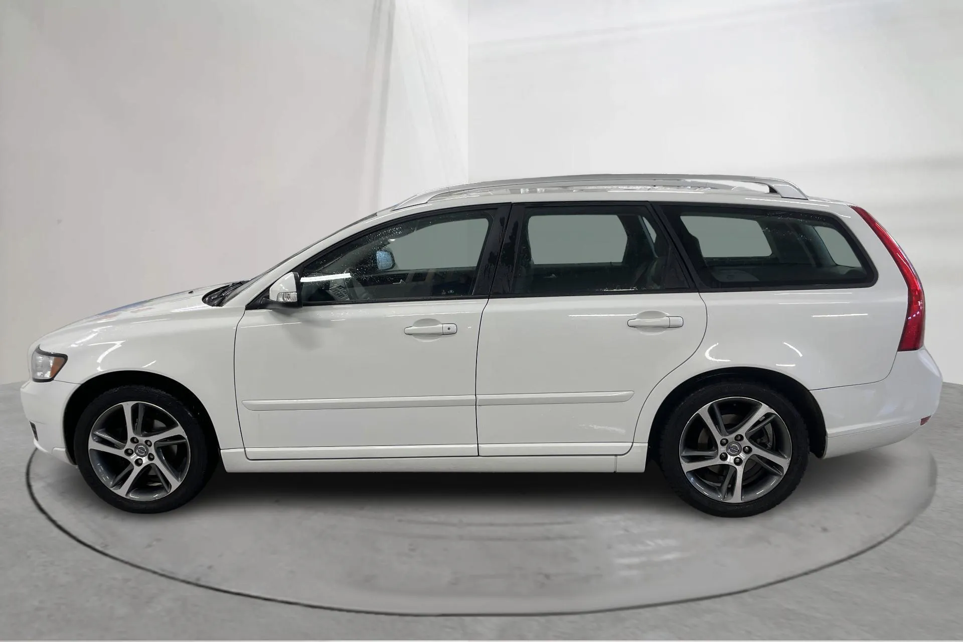 Presentation photo 2 of 14: Volvo V50 D2 (115hk) - 94 400 km - Manual - white - 2012