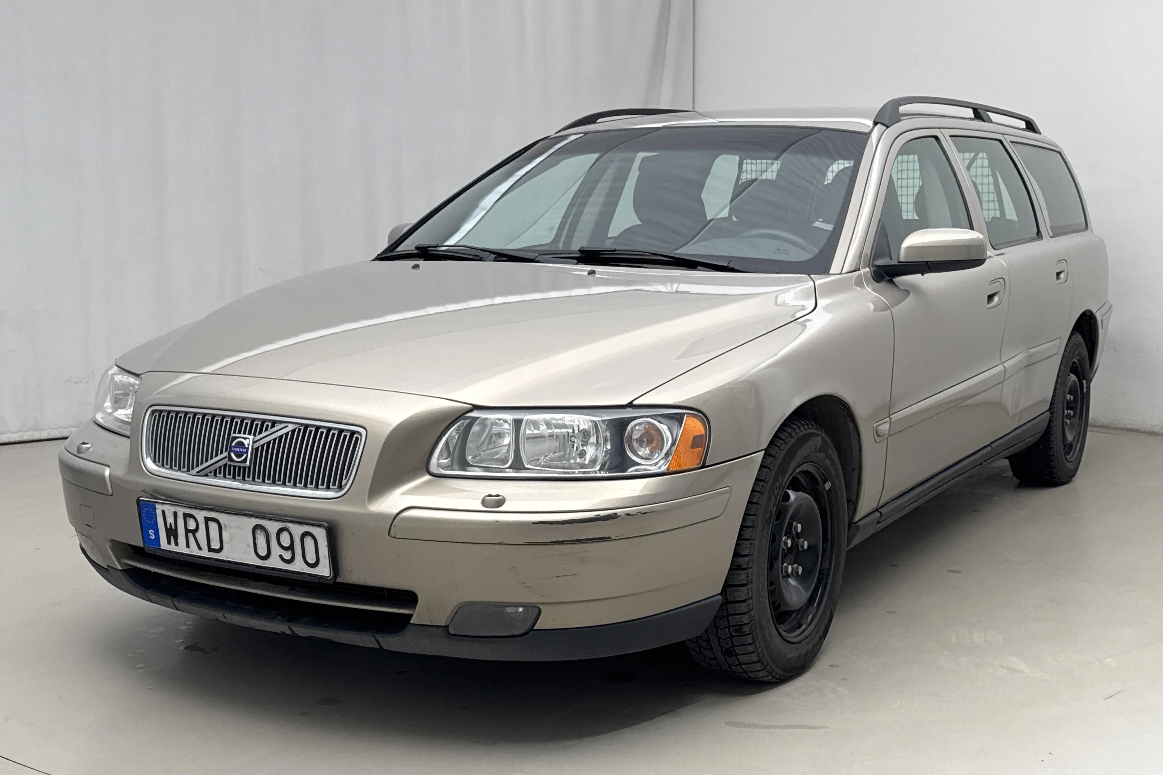 Presentationsfoto 1 av 15: Volvo V70 2.4 (140hk) - 15 842 mil - Manuell - Light Brown - 2005