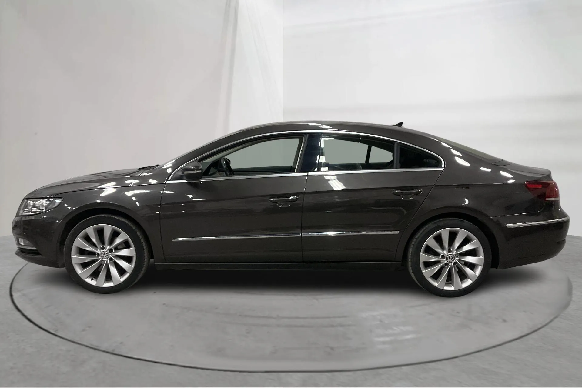 Presentationsfoto 2 av 16: VW CC 2.0 TDI BlueMotion Technology 4Motion (170hk) - 18 932 mil - Automat - Dark Brown - 2013