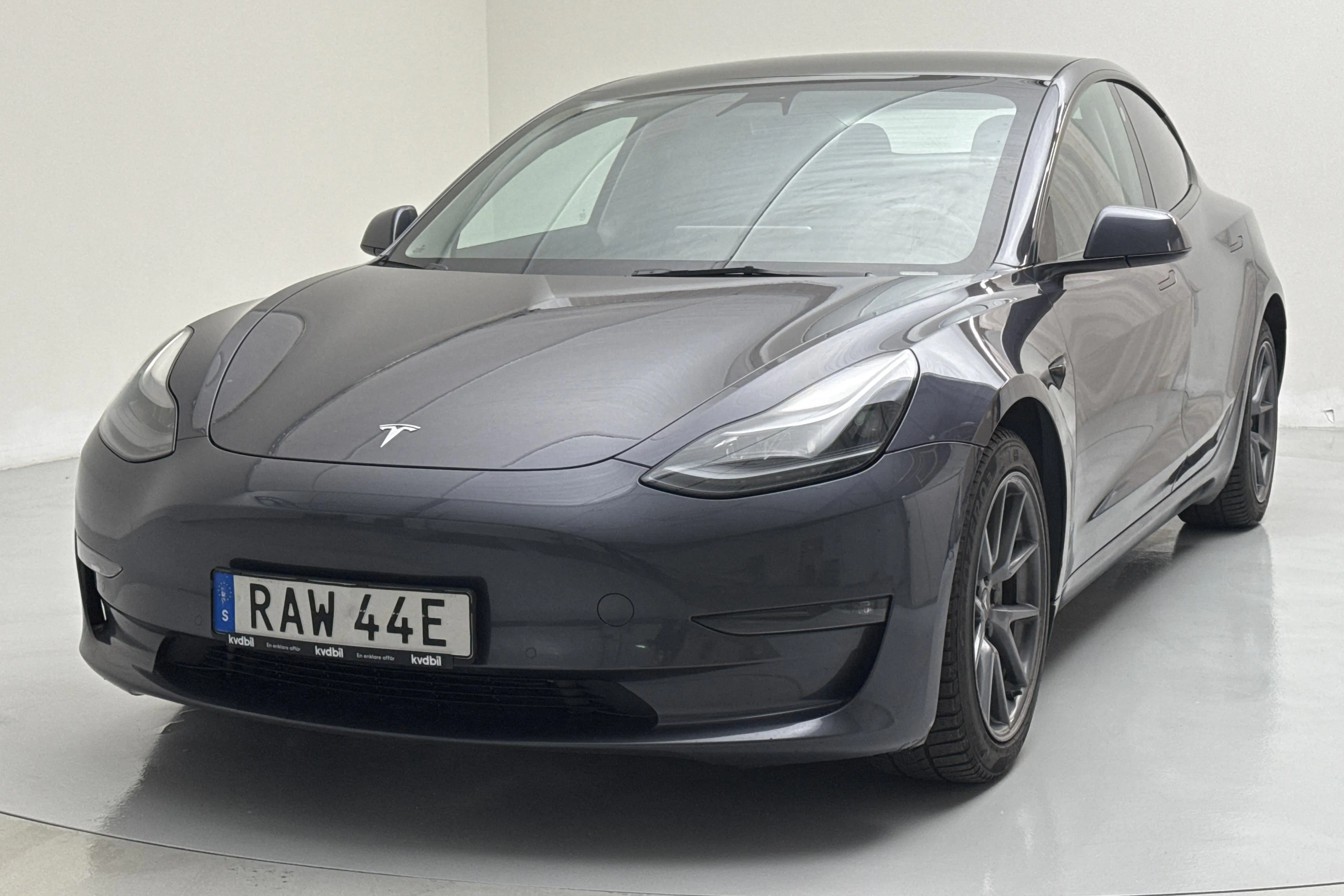 Presentation photo 1 of 20: Tesla Model 3 Long Range Dual Motor AWD - 155 140 km - Automatic - gray - 2021