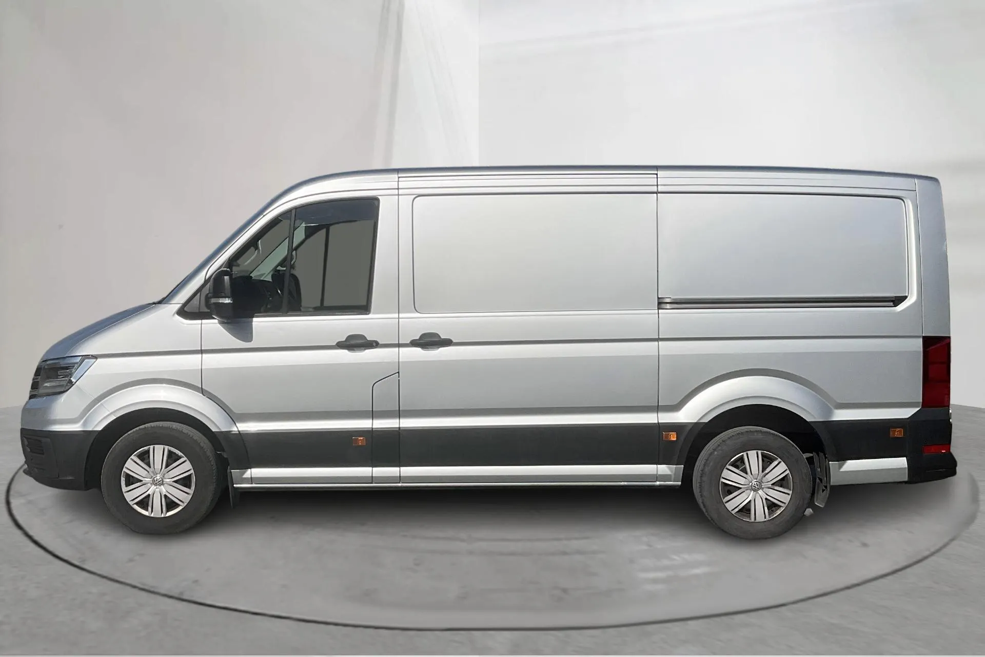 Presentation photo 2 of 14: VW Crafter 35 2.0 TDI Skåp 4Motion (177hk) - 145 710 km - Automatic - silver - 2019