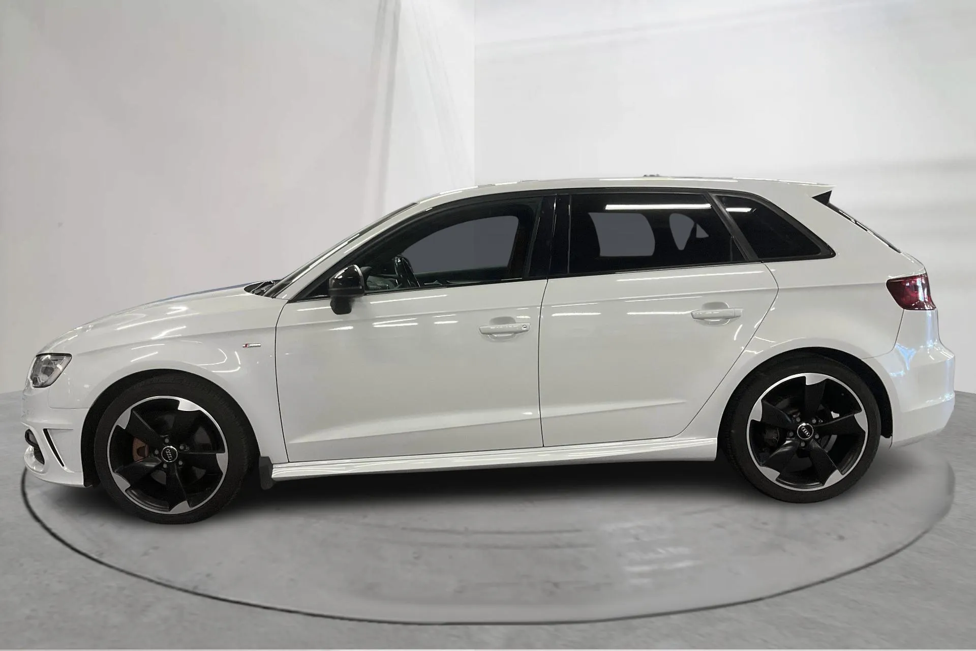 Presentation photo 2 of 14: Audi A3 2.0 TDI Sportback quattro (184hk) - 167 820 km - Automatic - white - 2015