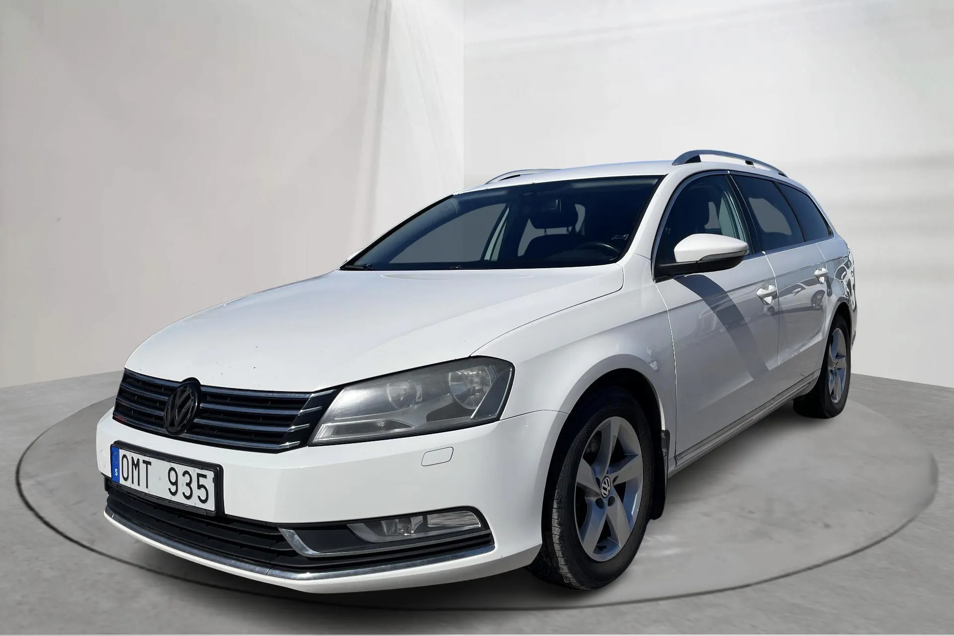 Presentationsfoto 1 av 17: VW Passat 2.0 TDI BlueMotion Technology Variant (140hk) - 26 612 mil - Manuell - vit - 2013