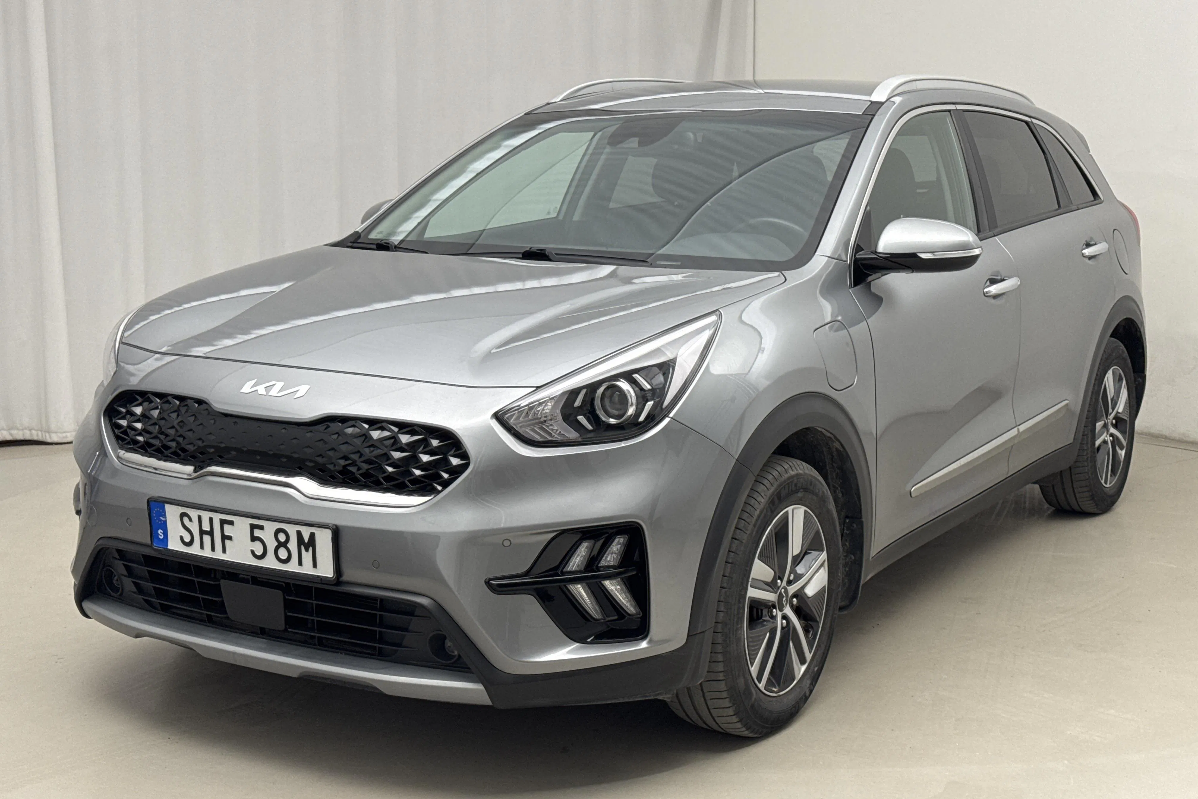 Presentationsfoto 1 av 19: KIA Niro Plug-in Hybrid 1.6 (141hk) - 6 241 mil - Automat - grå - 2022
