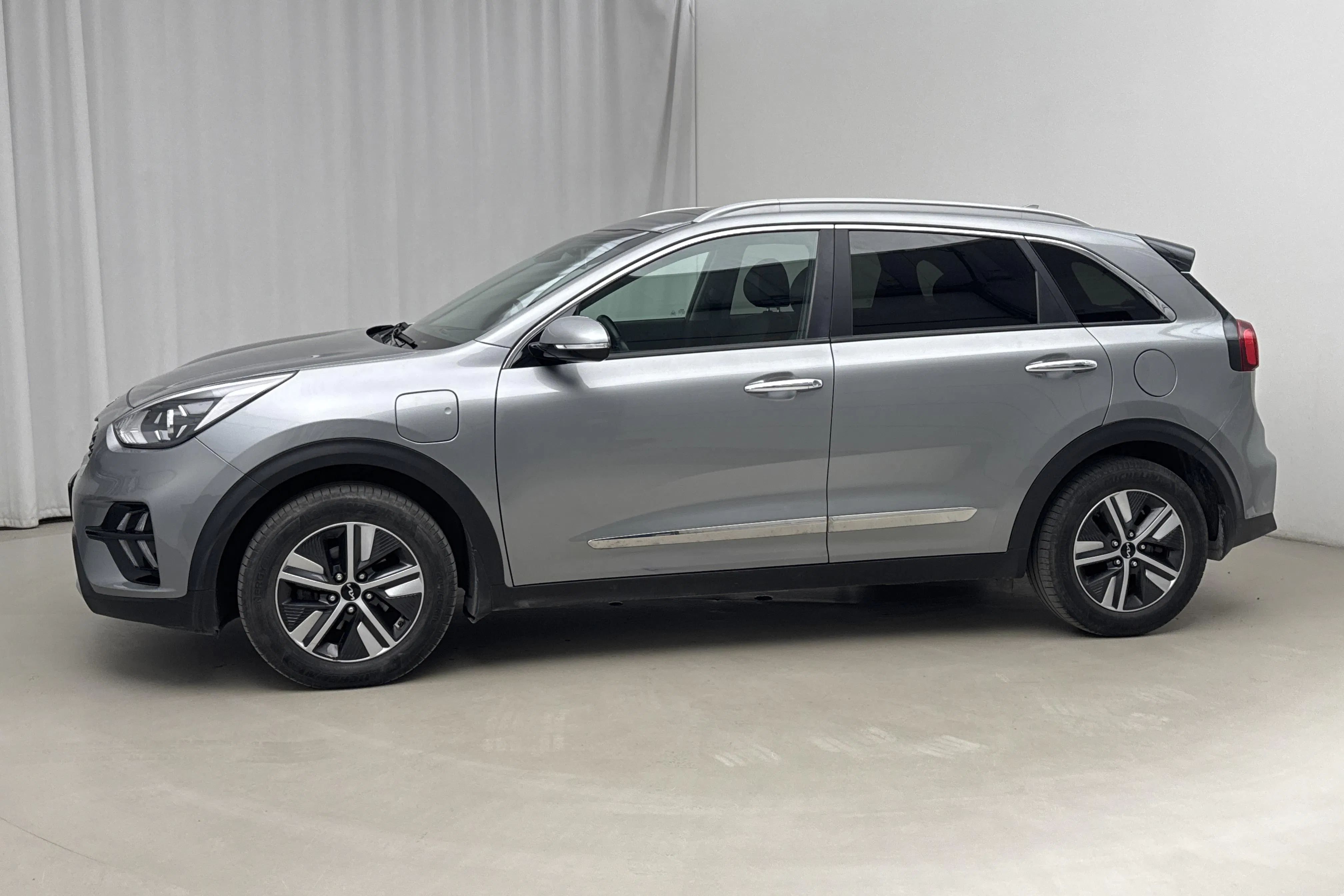 Presentationsfoto 2 av 19: KIA Niro Plug-in Hybrid 1.6 (141hk) - 6 241 mil - Automat - grå - 2022