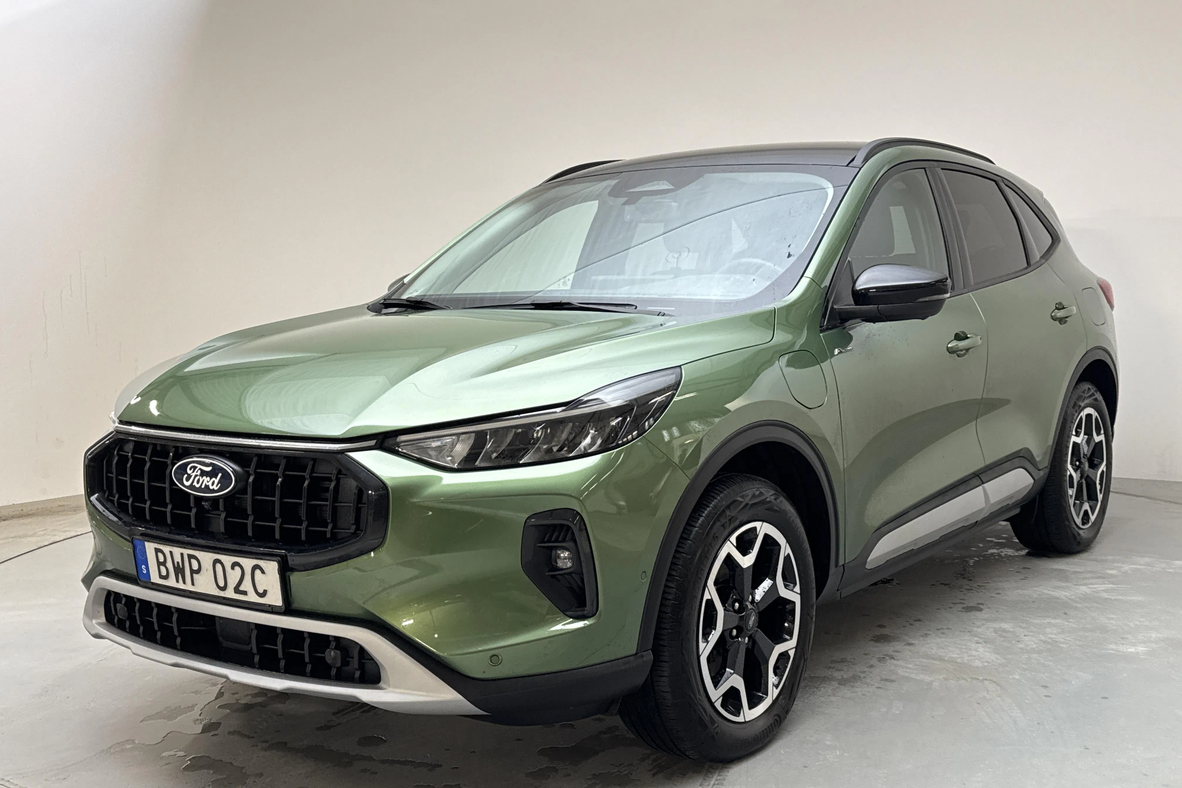 Presentation photo 1 of 16: Ford Kuga 2.5 PHEV (225hk) - 45 580 km - Automatic - green - 2024