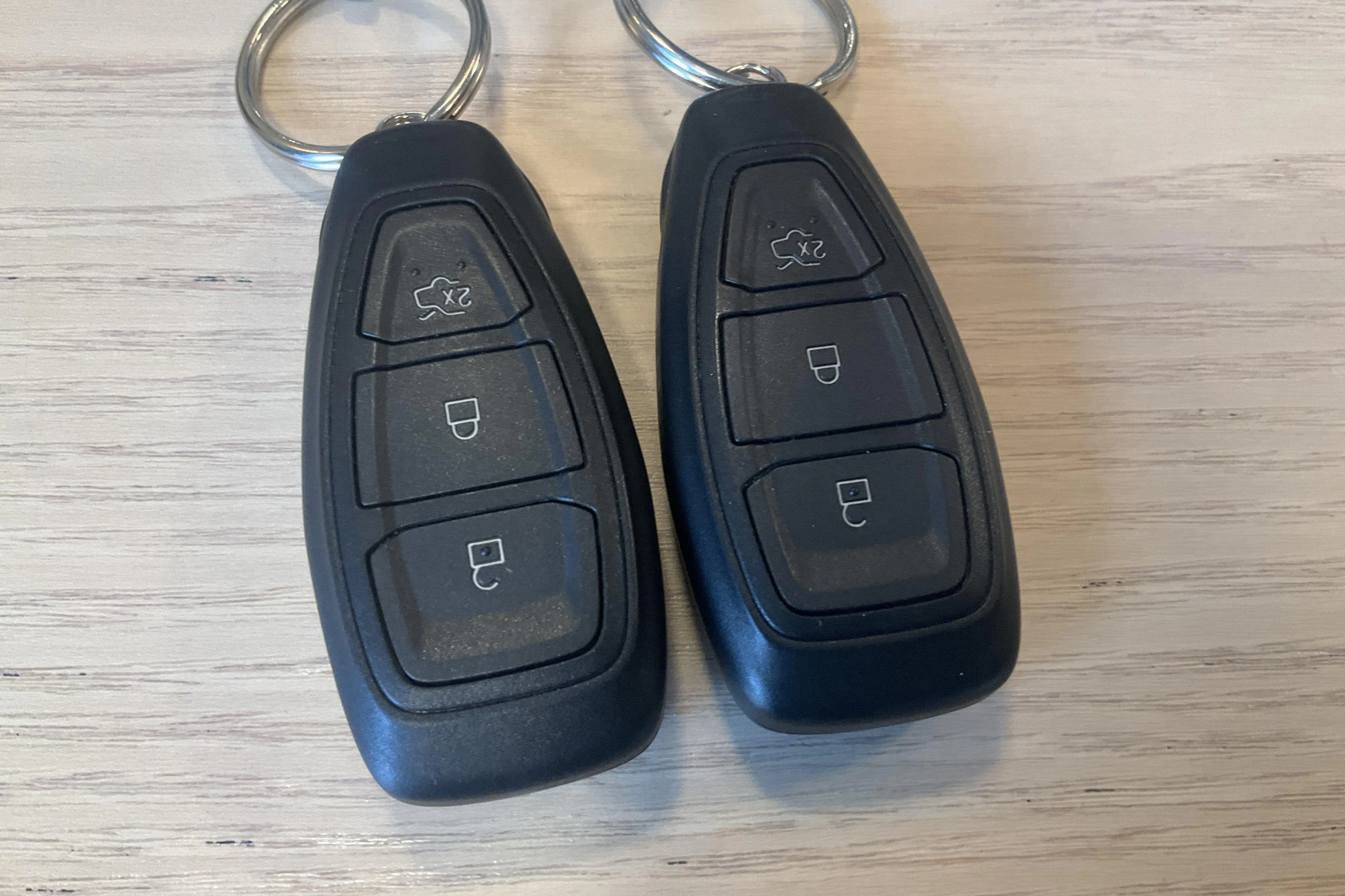 Presentation photo 16 of 16: Ford Kuga 2.5 PHEV (225hk) - 45 580 km - Automatic - green - 2024