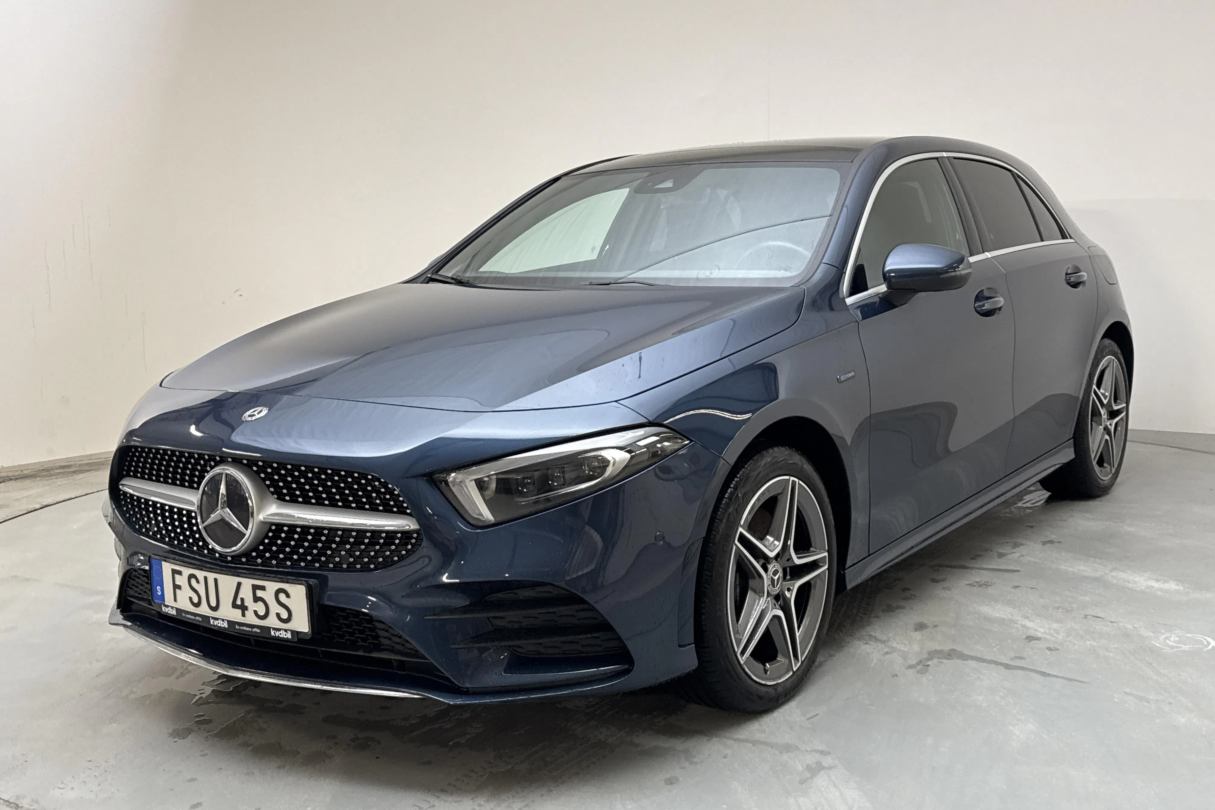 Presentationsfoto 1 av 17: Mercedes A 250 e 5dr W177 (218hk) - 4 271 mil - Automat - blå - 2021