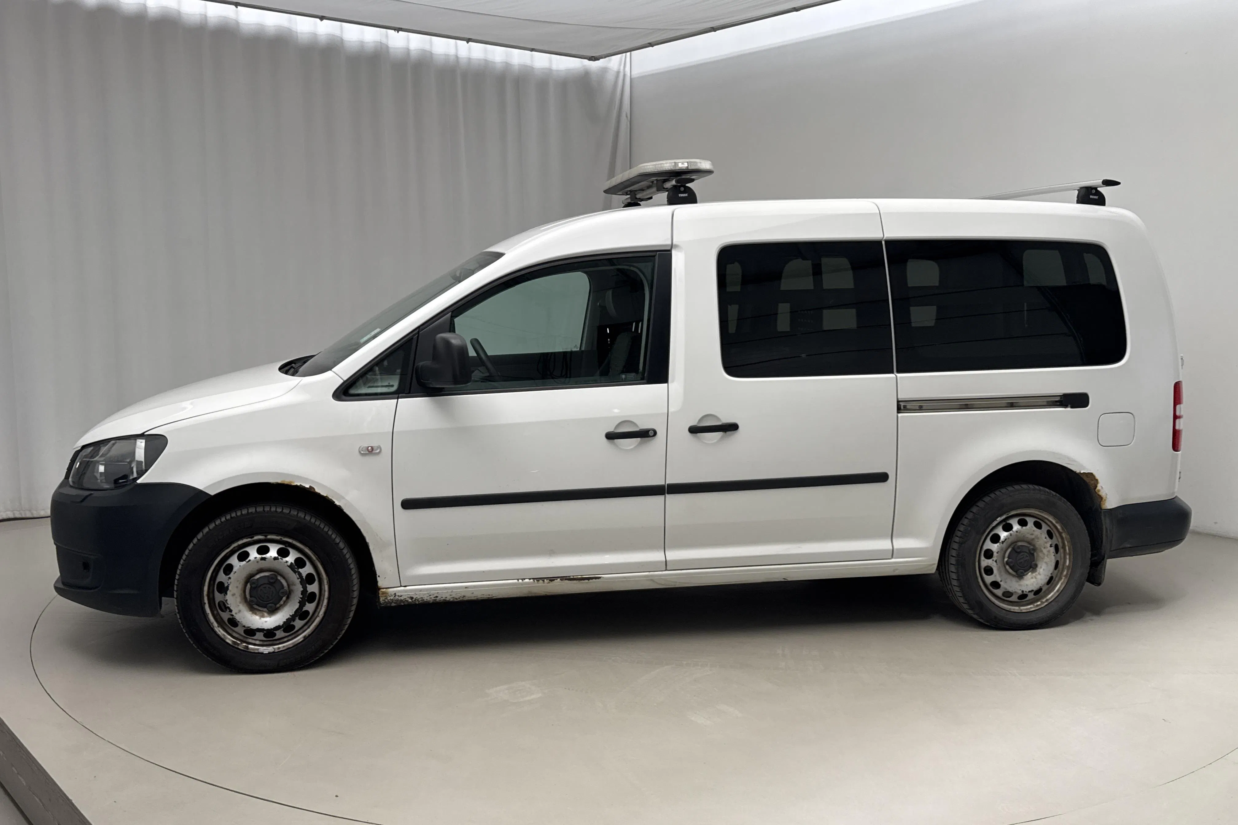 Presentationsfoto 2 av 16: VW Caddy 2.0 Ecofuel Maxi Skåp (109hk) - 11 189 mil - Manuell - vit - 2011