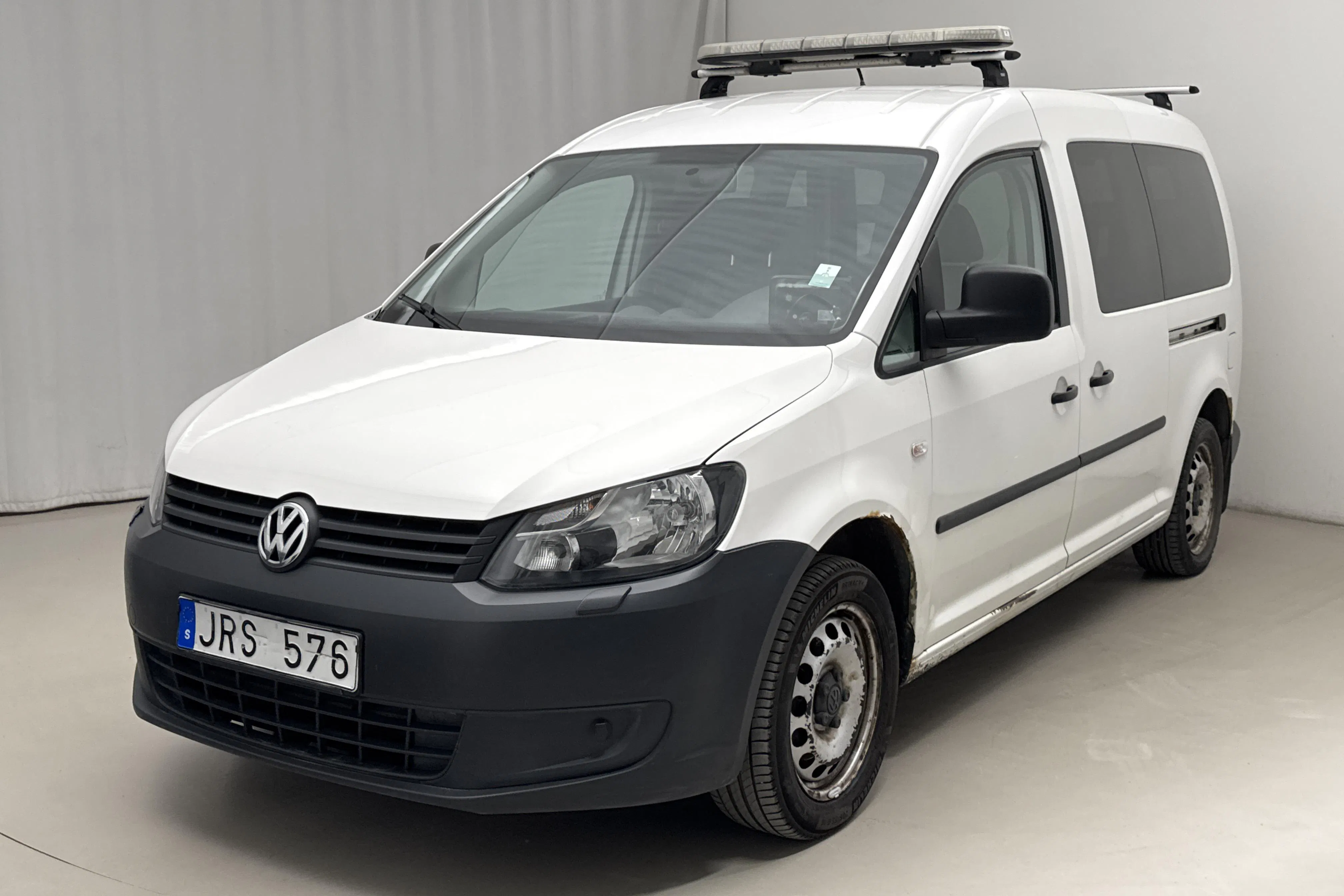 Presentationsfoto 1 av 16: VW Caddy 2.0 Ecofuel Maxi Skåp (109hk) - 11 189 mil - Manuell - vit - 2011