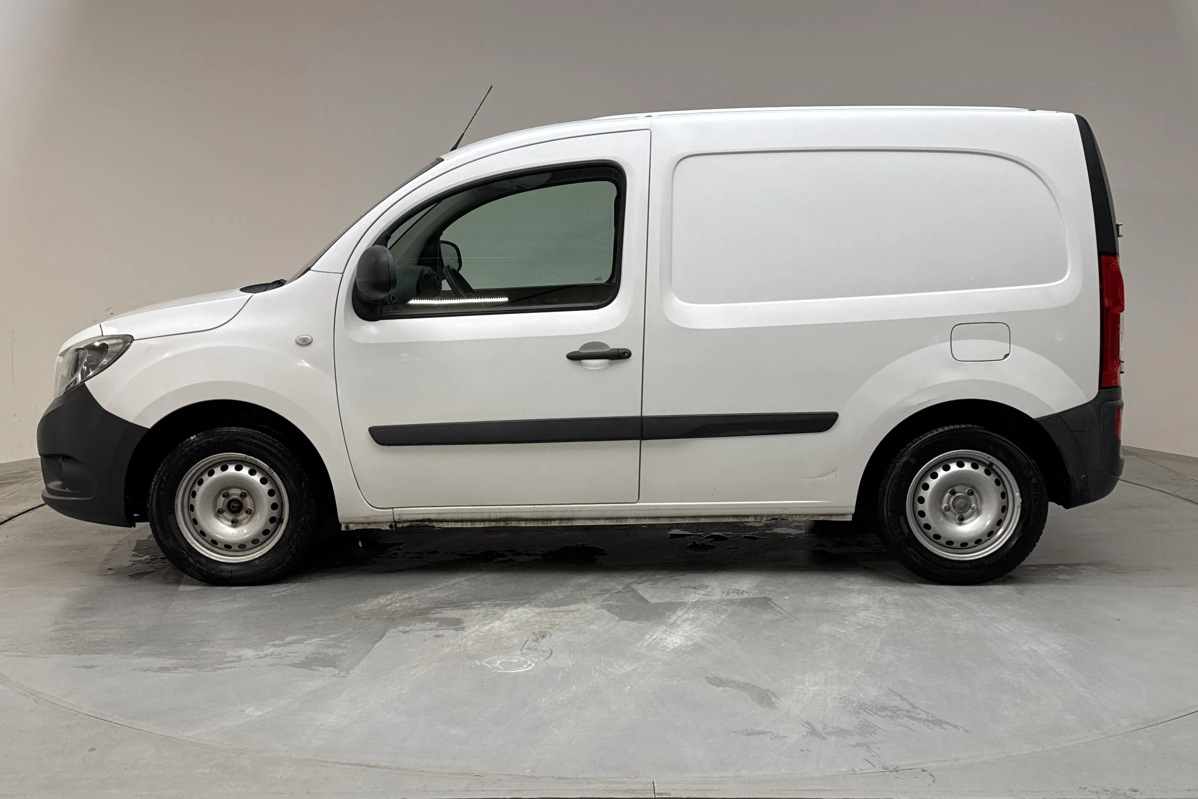 Presentation photo 2 of 12: Mercedes Citan 109 1.5 CDI (90hk) - 145 390 km - Manual - white - 2015