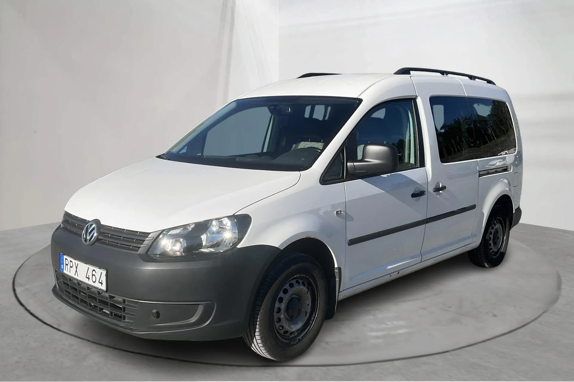 Presentationsfoto 1 av 12: VW Caddy 2.0 Ecofuel Maxi Skåp (109hk) - 9 399 mil - Manuell - vit - 2014