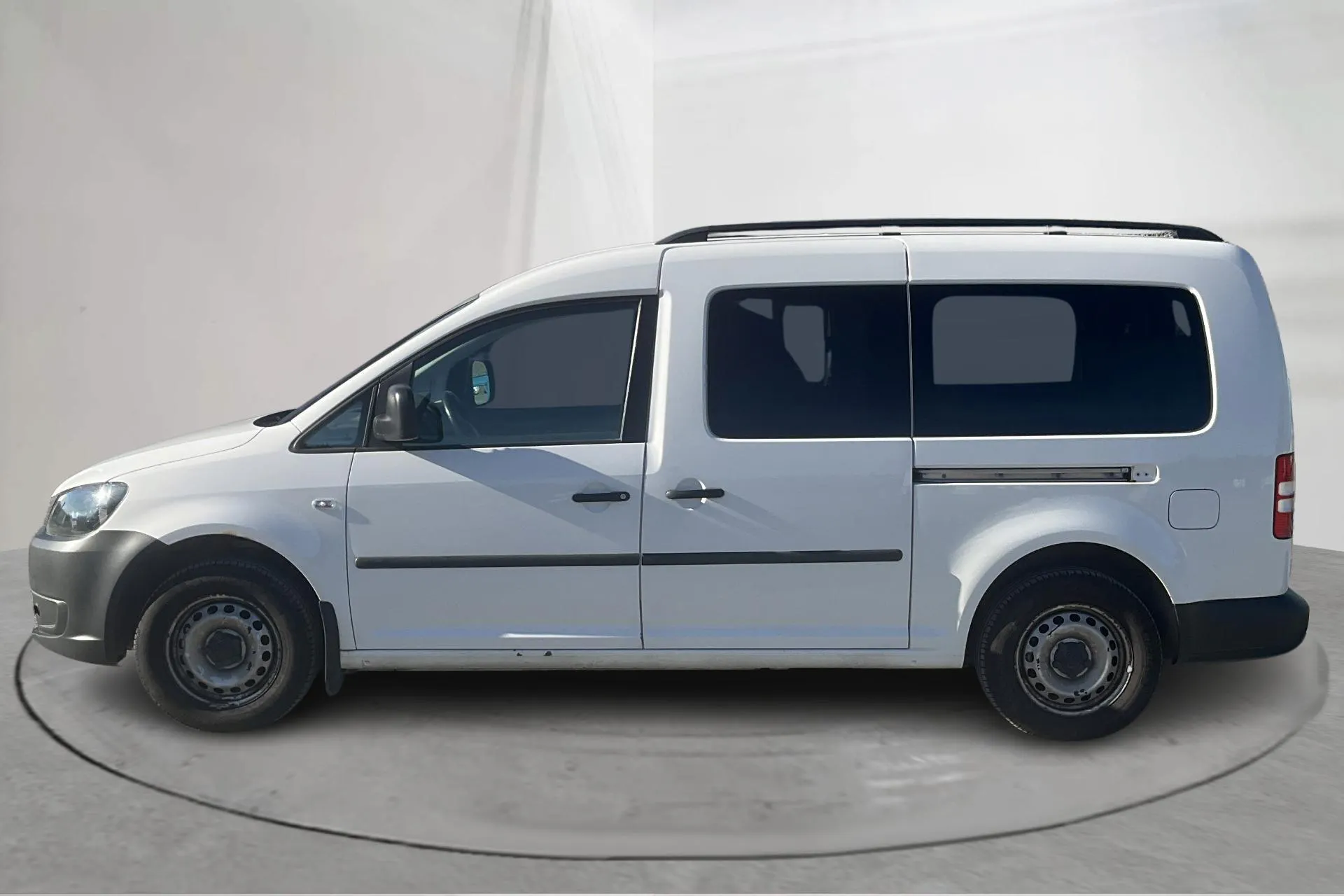 Presentationsfoto 2 av 12: VW Caddy 2.0 Ecofuel Maxi Skåp (109hk) - 9 399 mil - Manuell - vit - 2014