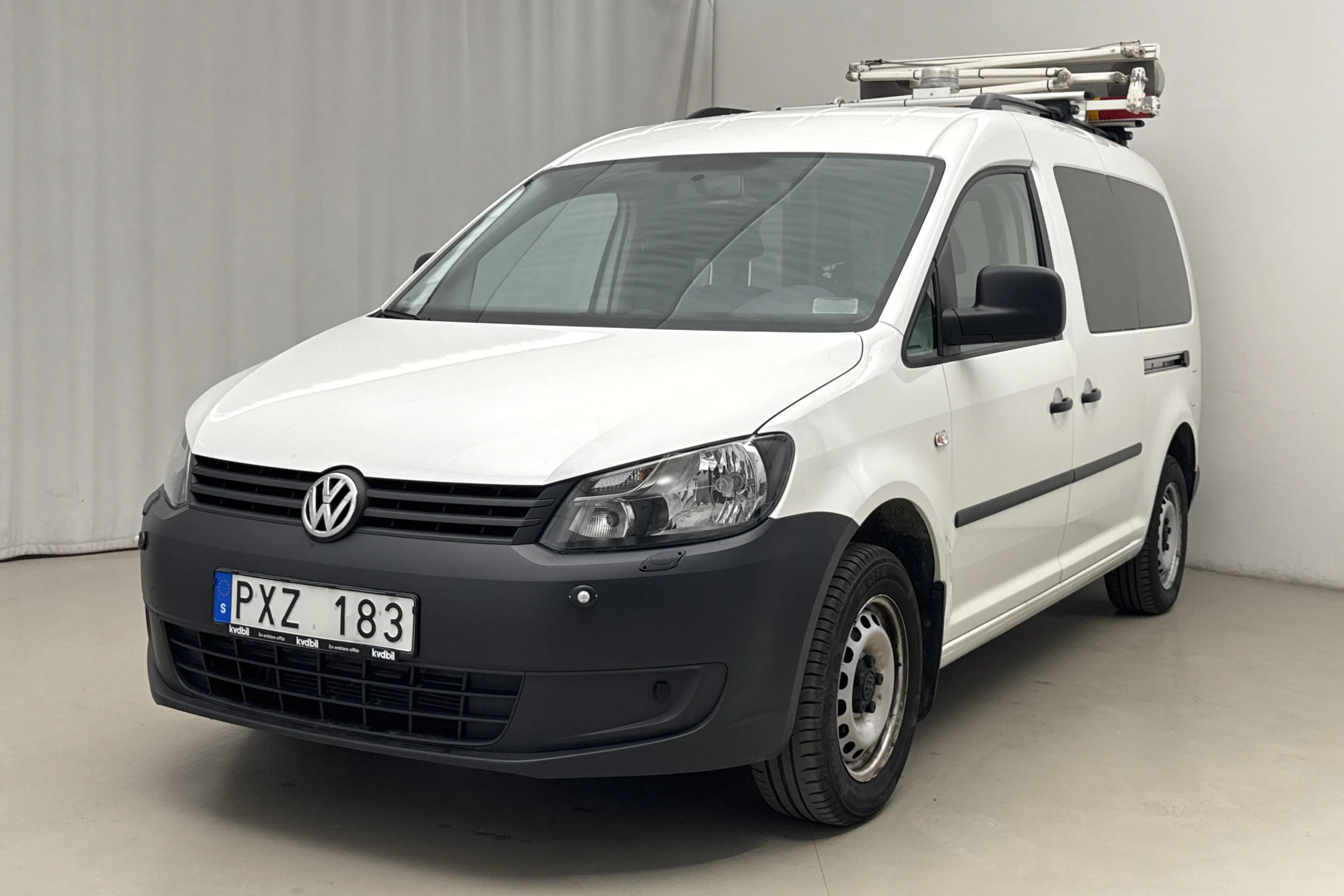 Presentationsfoto 1 av 18: VW Caddy 2.0 Ecofuel Maxi Skåp (109hk) - 4 667 mil - Manuell - vit - 2013