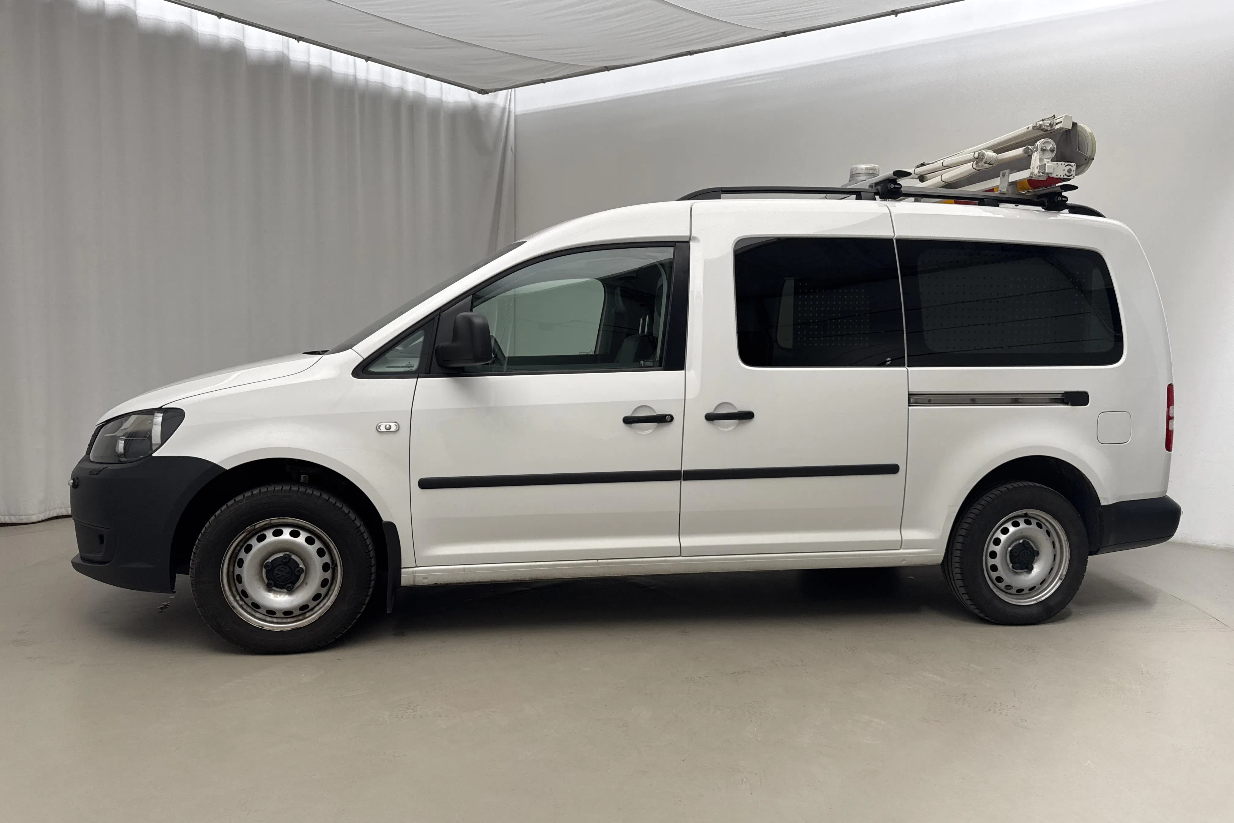 Presentationsfoto 2 av 18: VW Caddy 2.0 Ecofuel Maxi Skåp (109hk) - 4 667 mil - Manuell - vit - 2013