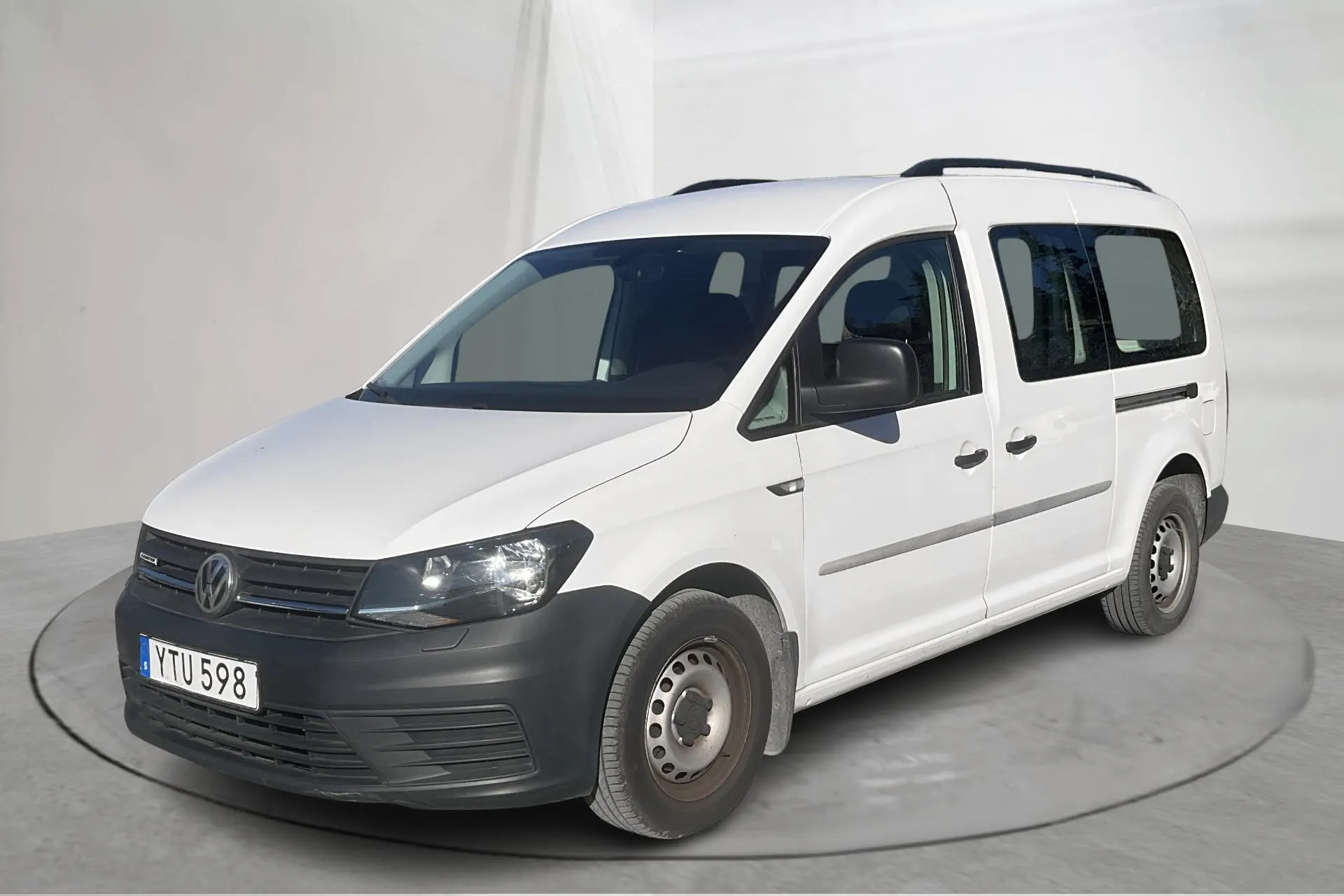 Presentationsfoto 1 av 12: VW Caddy 1.4 TGI Maxi Skåp (110hk) - 11 969 mil - Automat - vit - 2018