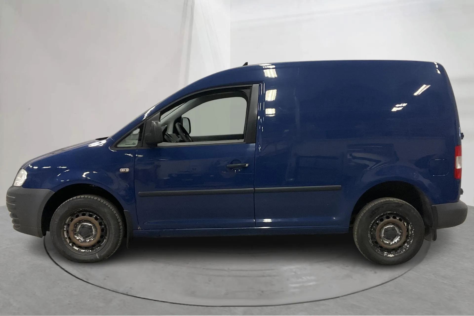 Presentationsfoto 2 av 14: VW Caddy 1.9 TDI Skåp 4motion (105hk) - 17 540 mil - Manuell - Dark Blue - 2010