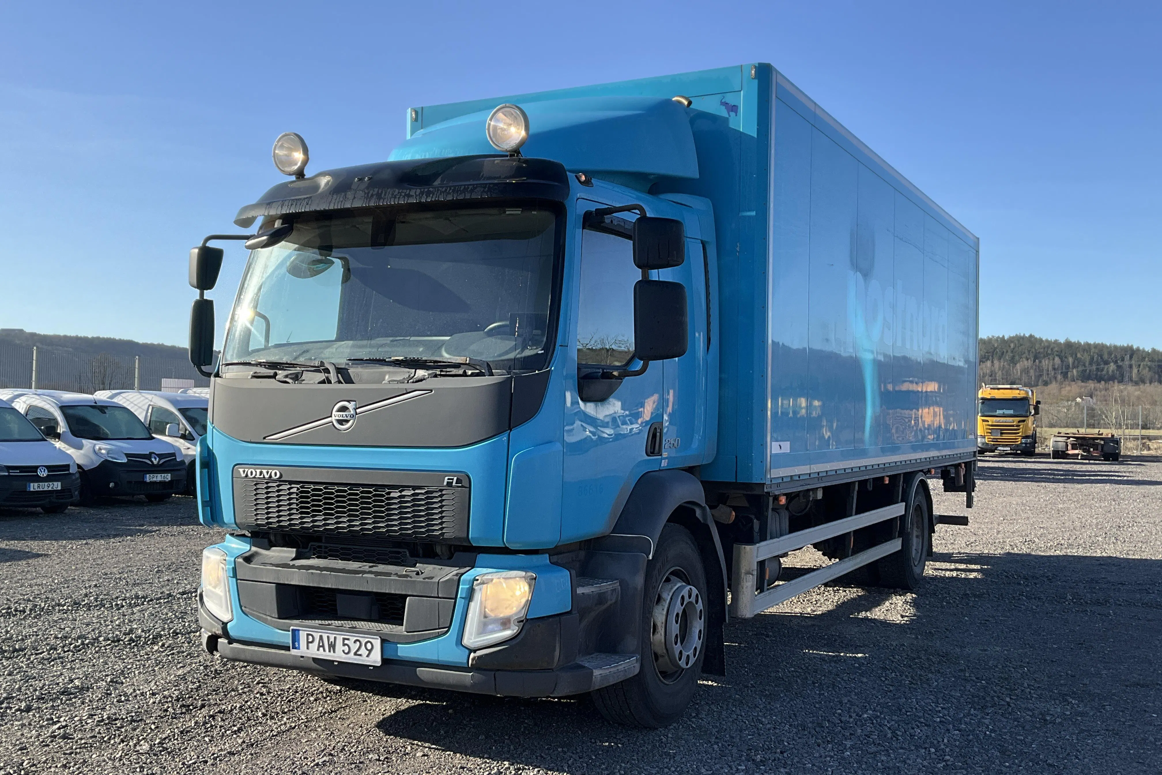 Presentationsfoto 1 av 42: VOLVO FL250 - 583 042 km - Automat - Light Blue - 2016