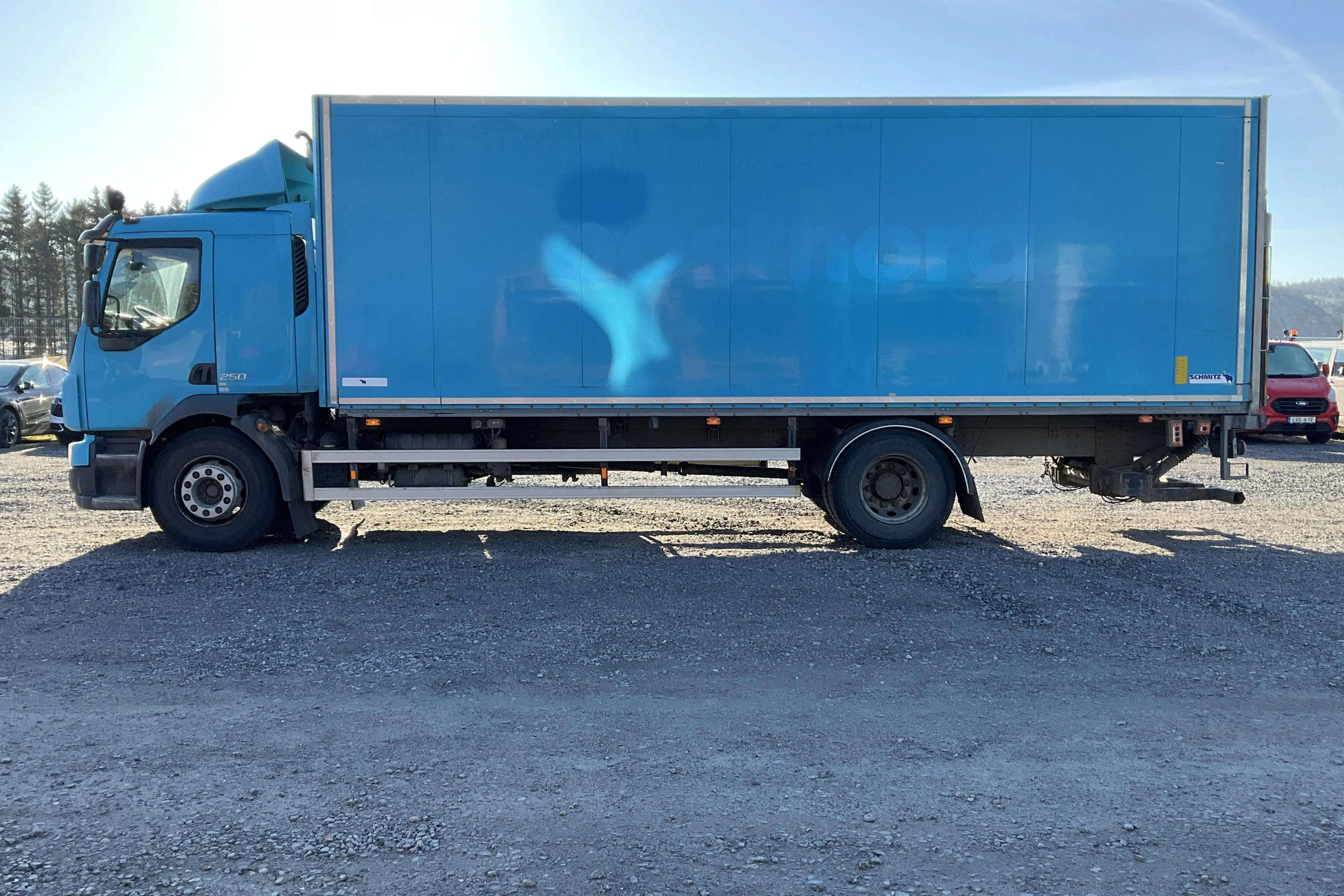 Presentationsfoto 2 av 42: VOLVO FL250 - 583 042 km - Automat - Light Blue - 2016