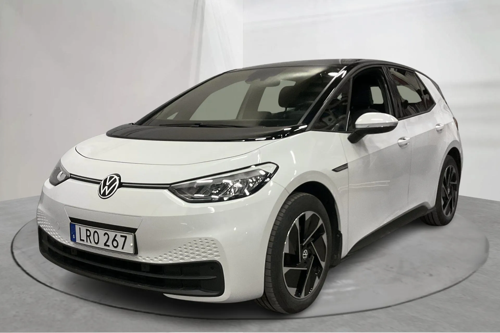 Zdjęcie prezentacyjne 1 z 18: VW ID.3 58kWh (204hk) - 25 550 km - Automatyczna - biały - 2021