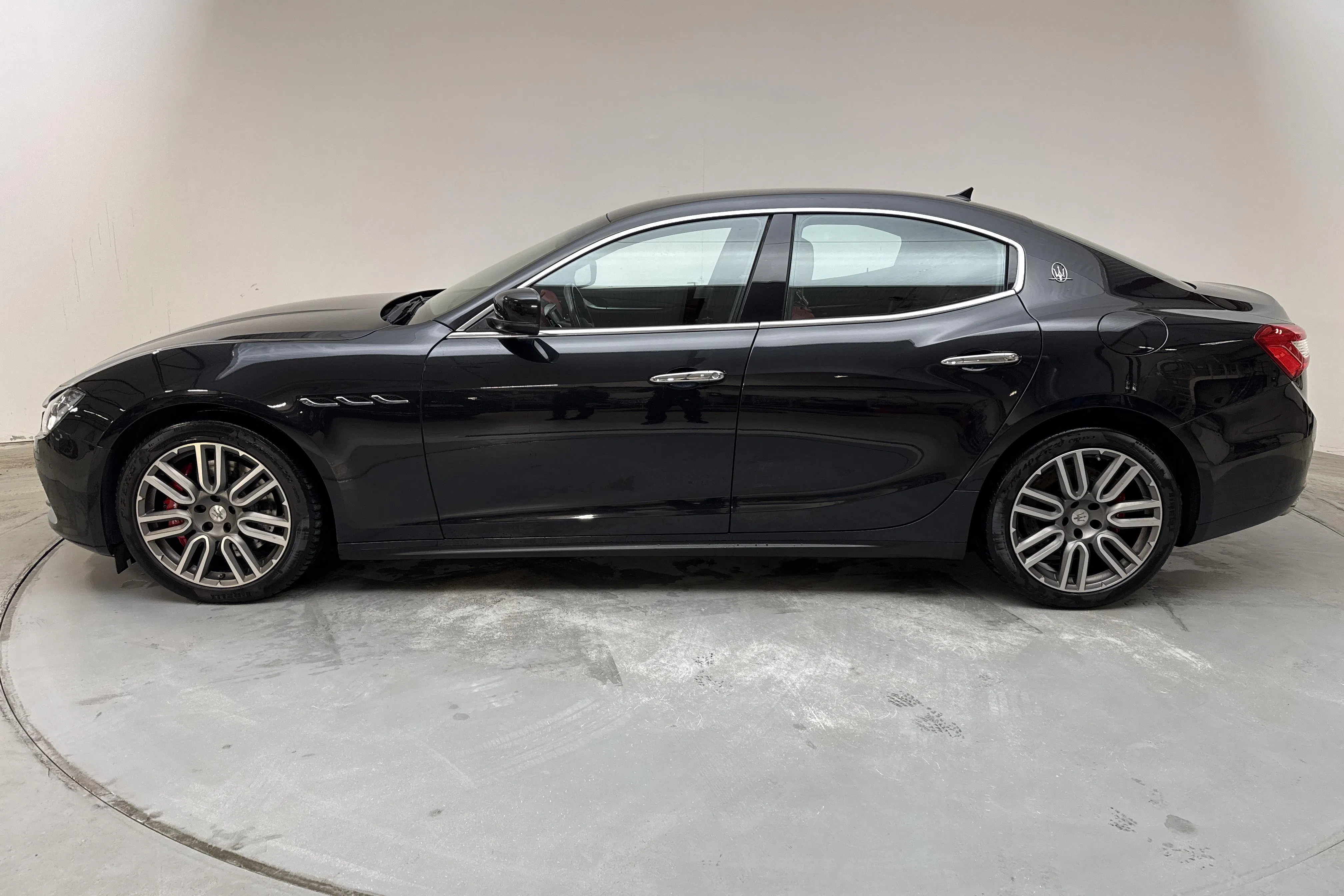Presentation photo 2 of 21: Maserati Ghibli S Q4 (410hk) - 92 470 km - Automatic - black - 2016