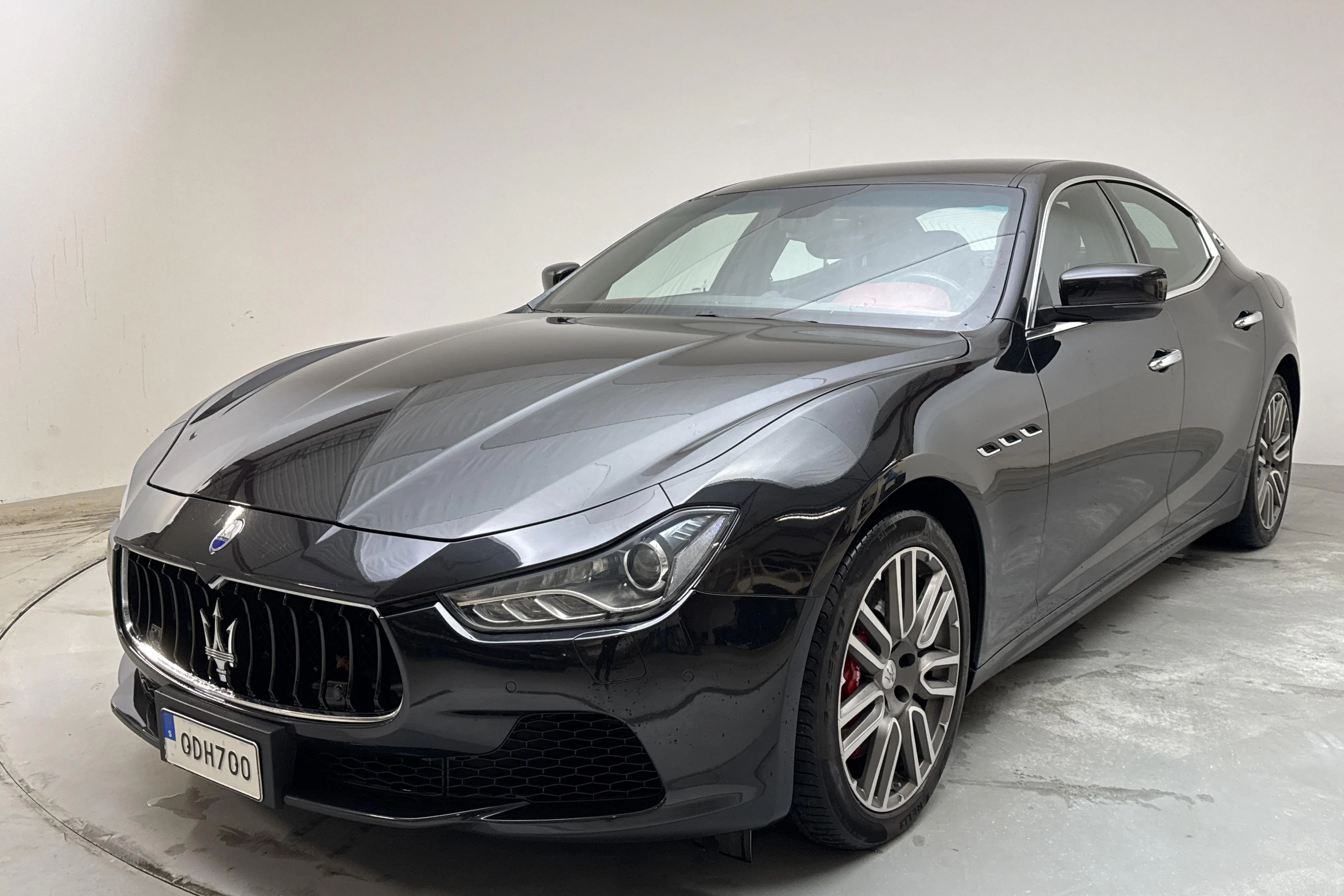 Presentation photo 1 of 21: Maserati Ghibli S Q4 (410hk) - 92 470 km - Automatic - black - 2016