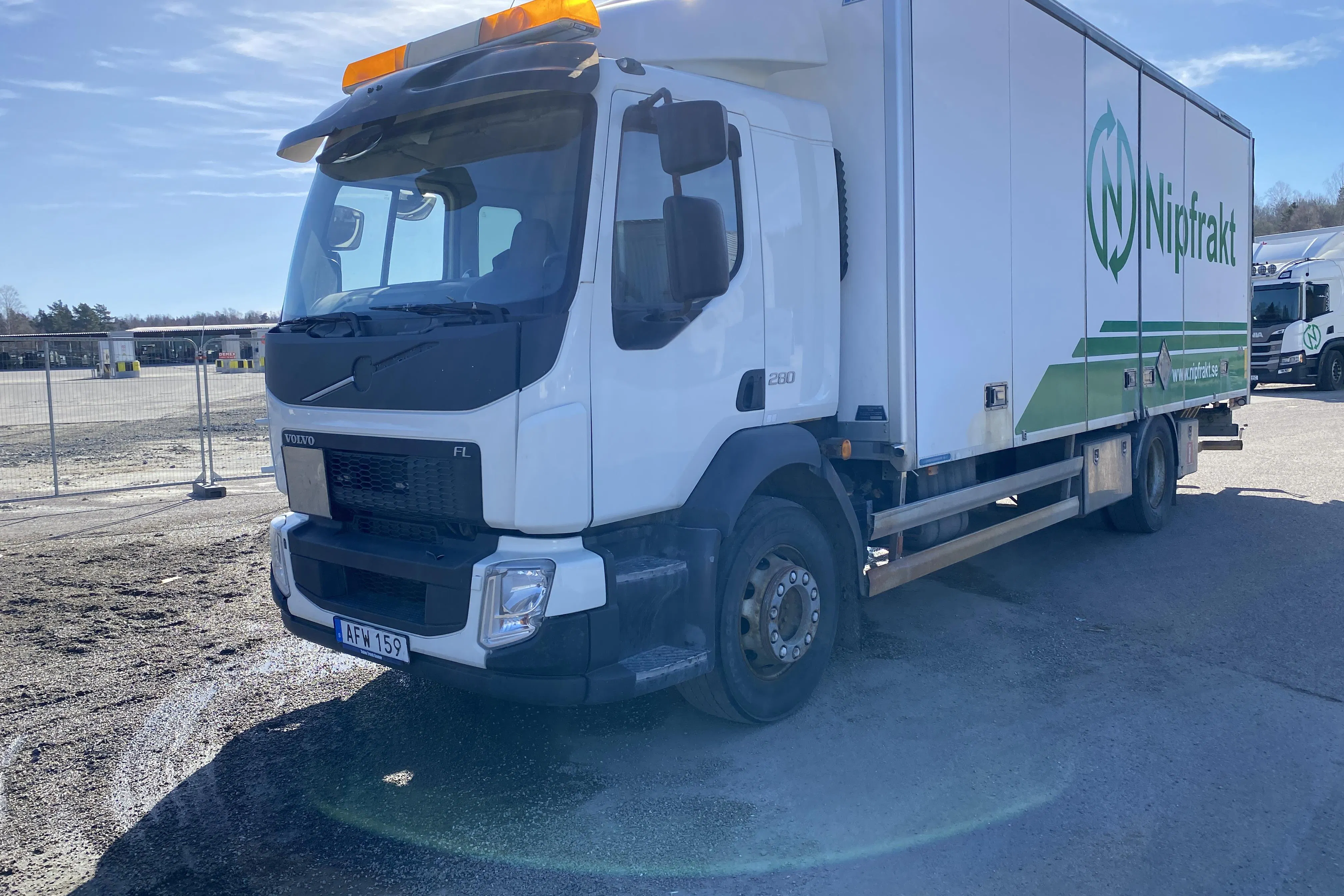 Presentation photo 2 of 42: VOLVO FL280 - 277 002 km - Automatic - white - 2015