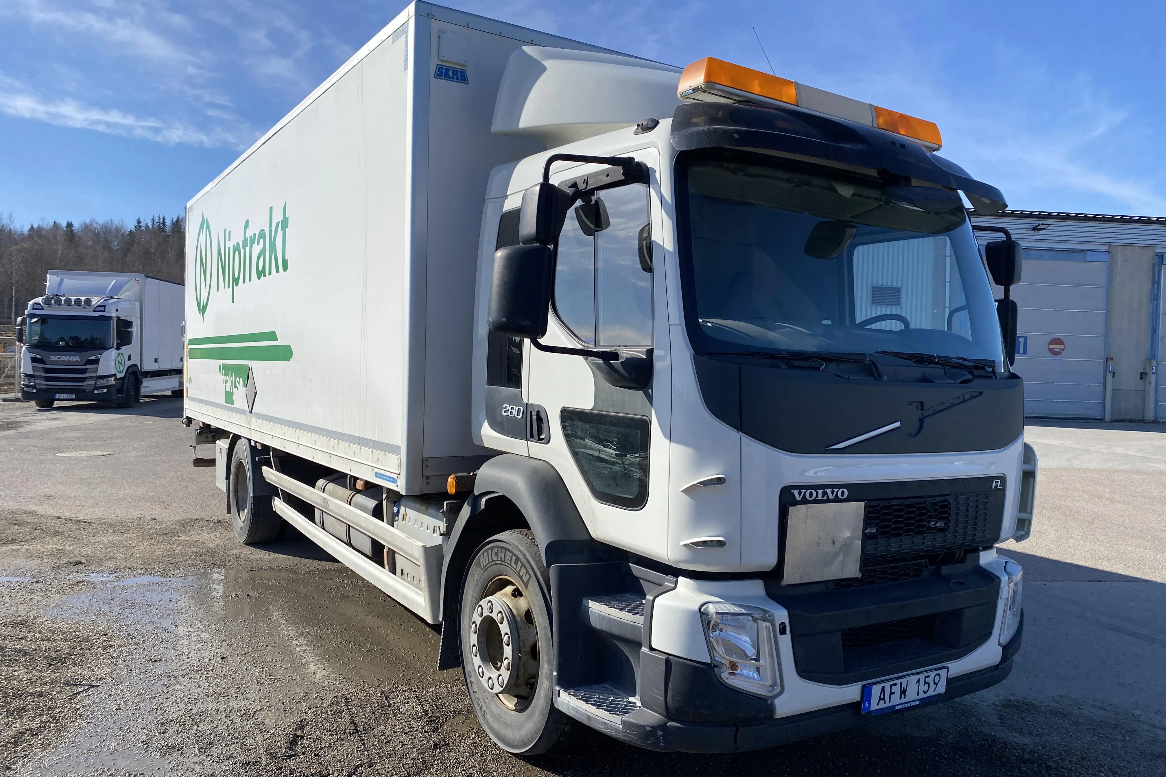Presentation photo 1 of 42: VOLVO FL280 - 277 002 km - Automatic - white - 2015