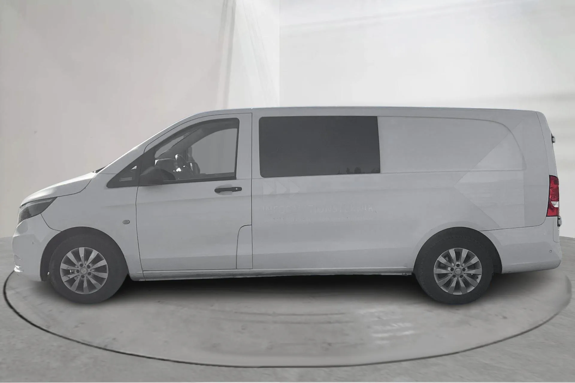 Presentationsfoto 2 av 13: Mercedes Vito Mixto 114 CDI W640 (136hk) - 11 661 mil - Automat - vit - 2017