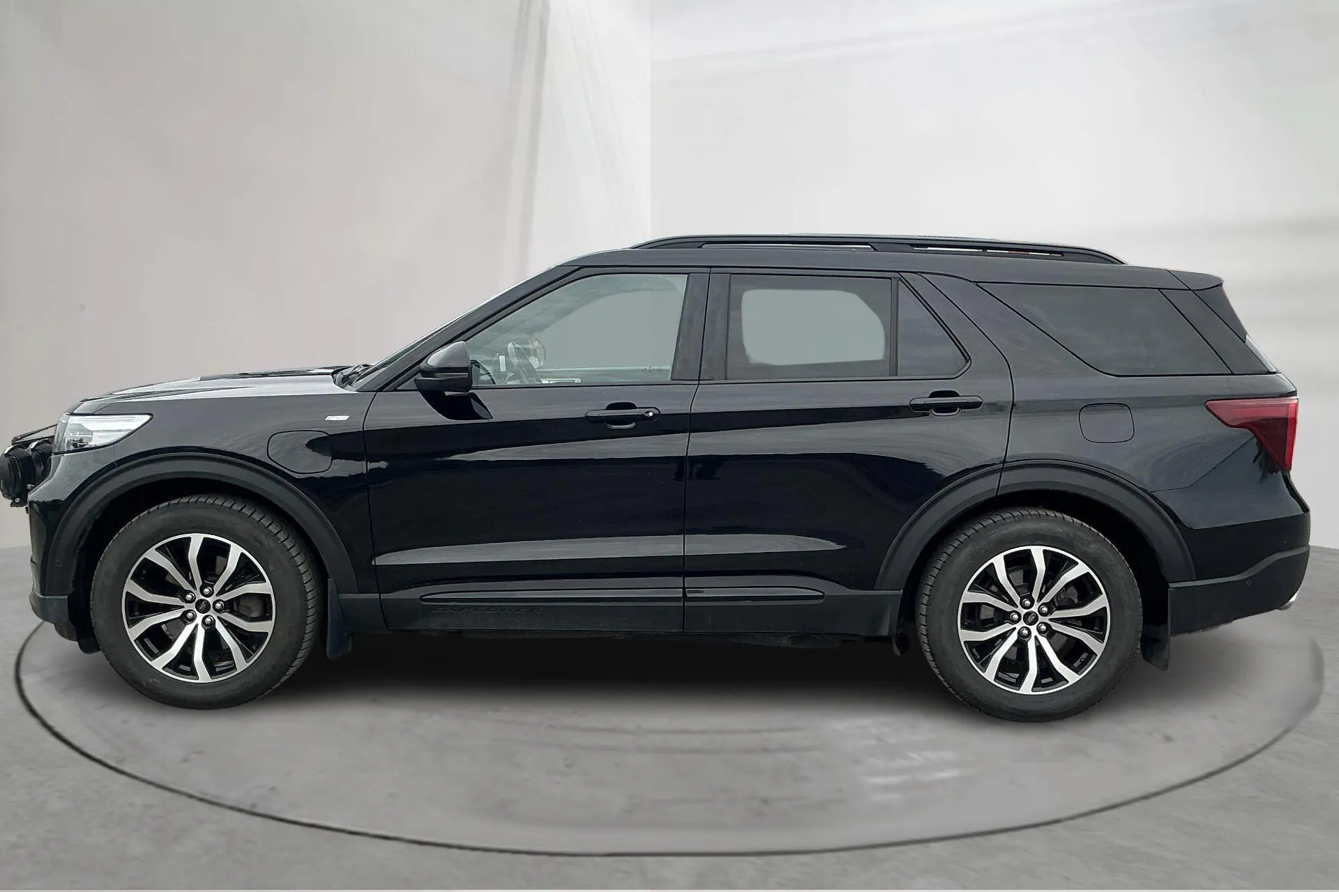 Presentationsfoto 2 av 22: Ford Explorer 3.0T EcoBoost (457hk) - 16 675 mil - Automat - svart - 2020