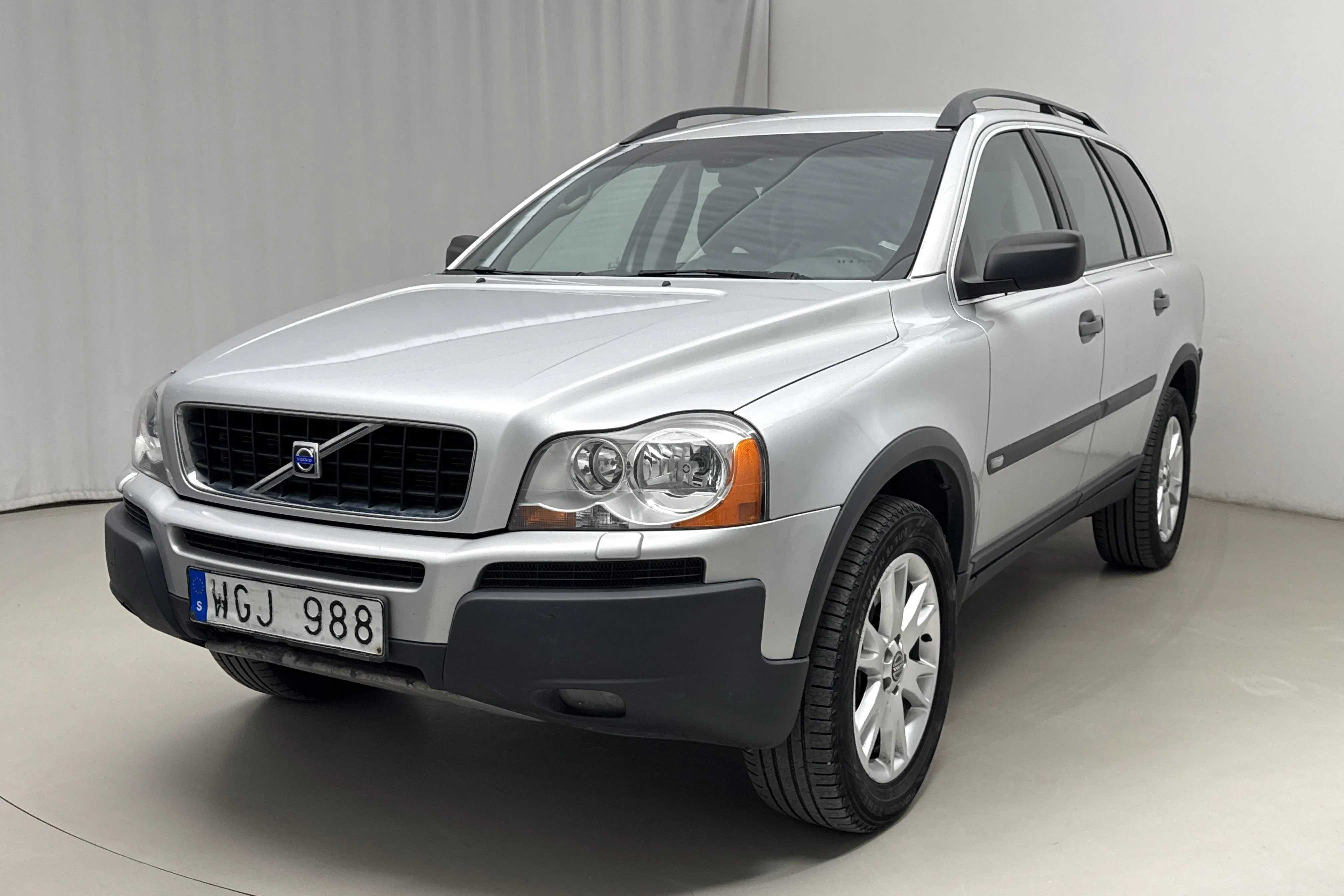 Presentationsfoto 1 av 15: Volvo XC90 T6 (272hk) - 17 100 mil - Automat - Light Grey - 2005