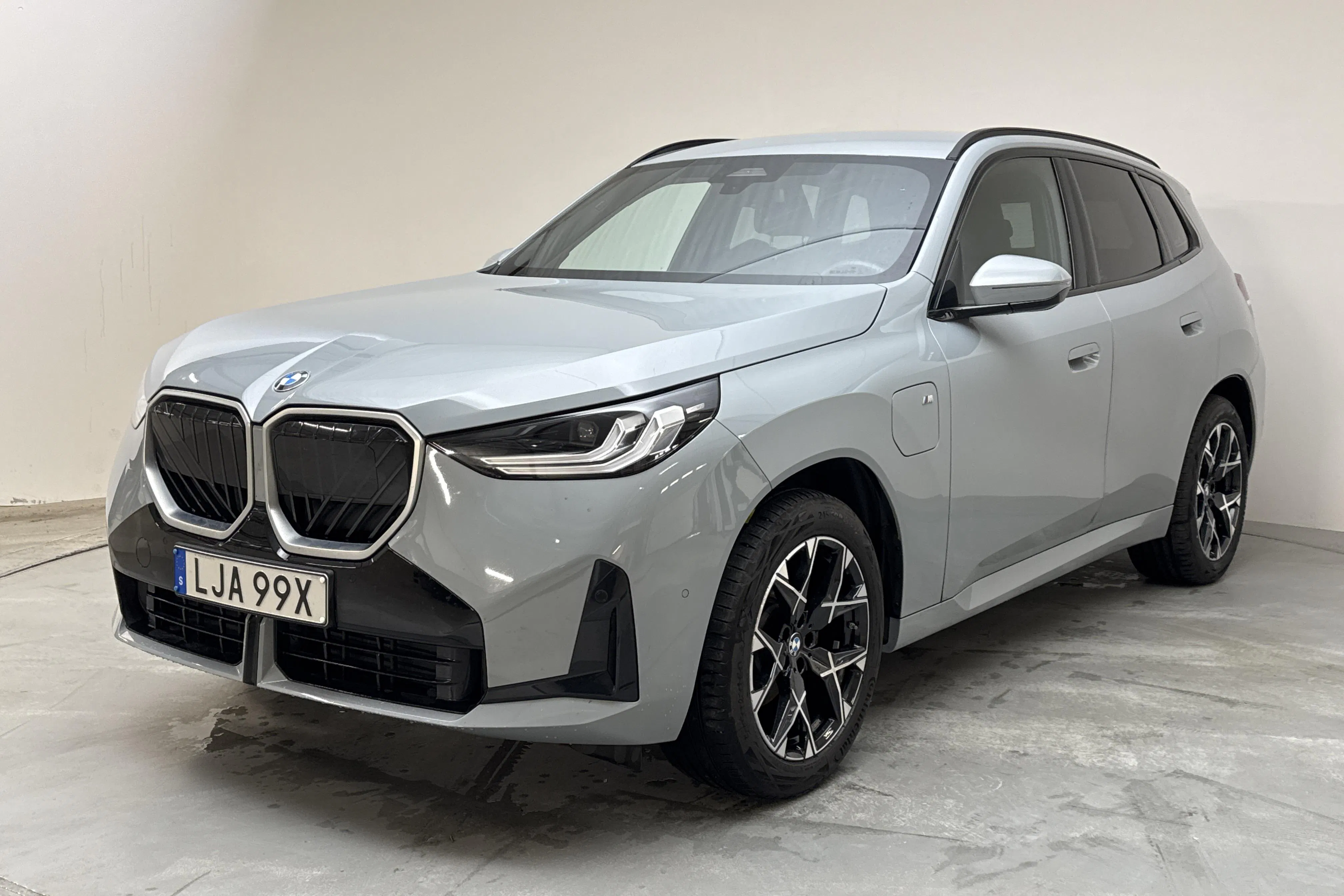 Presentationsfoto 1 av 21: BMW X3 30e xDrive, G45 (299hk) - 3 825 mil - Automat - grå - 2025