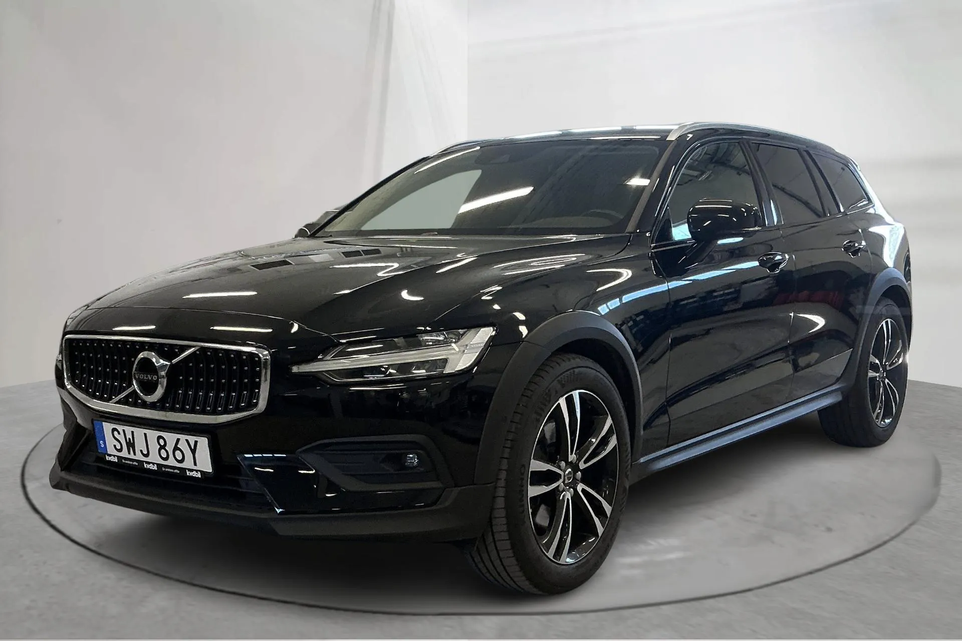 Presentationsfoto 1 av 16: Volvo V60 B4 Cross Country AWD Mildhybrid, Diesel (197hk) - 12 475 mil - Automat - svart - 2021