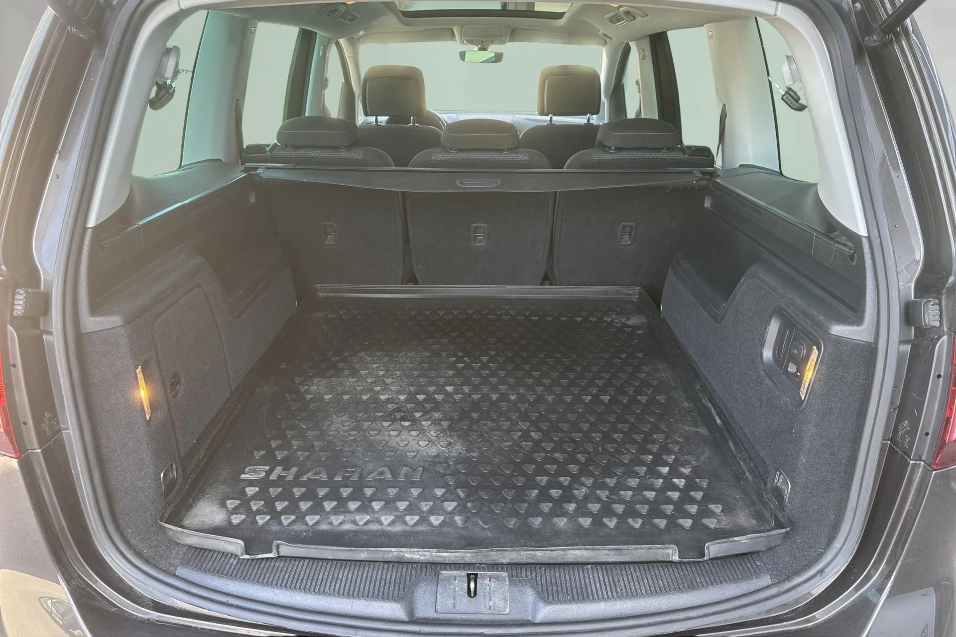 Presentationsfoto 33 av 33: VW Sharan 2.0 TDI 4Motion (150hk) - 25 538 mil - Manuell - Dark Brown - 2018