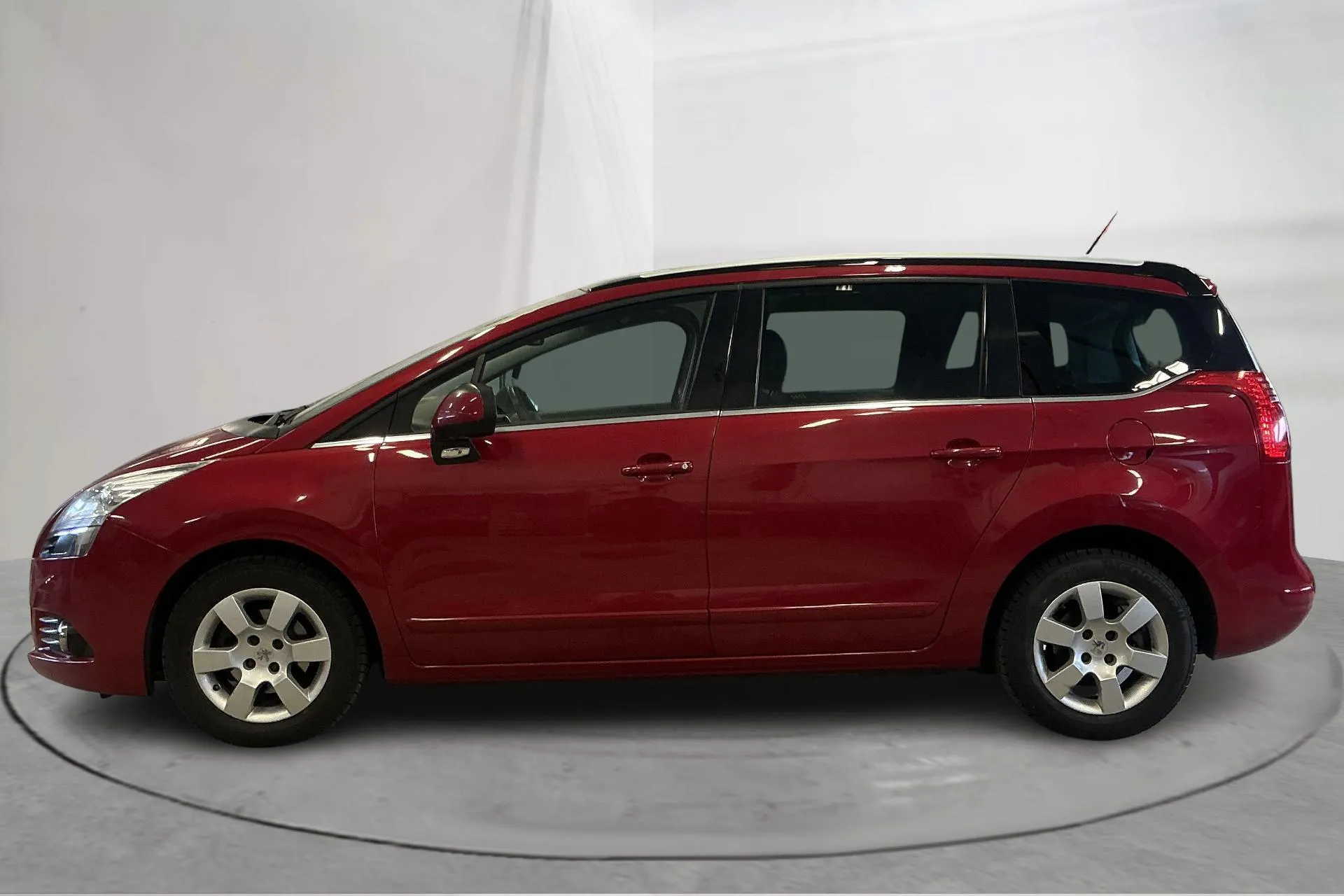 Presentationsfoto 2 av 14: Peugeot 5008 1.6 HDI (112hk) - 21 006 mil - Automat - röd - 2013