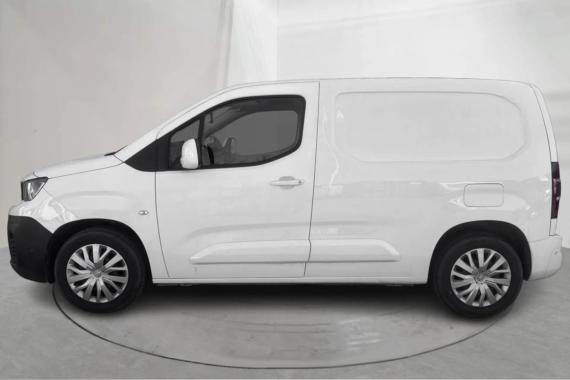 Presentationsfoto 2 av 15: Peugeot Partner 1.5 HDI Skåp (75hk) - 9 507 mil - Manuell - vit - 2020