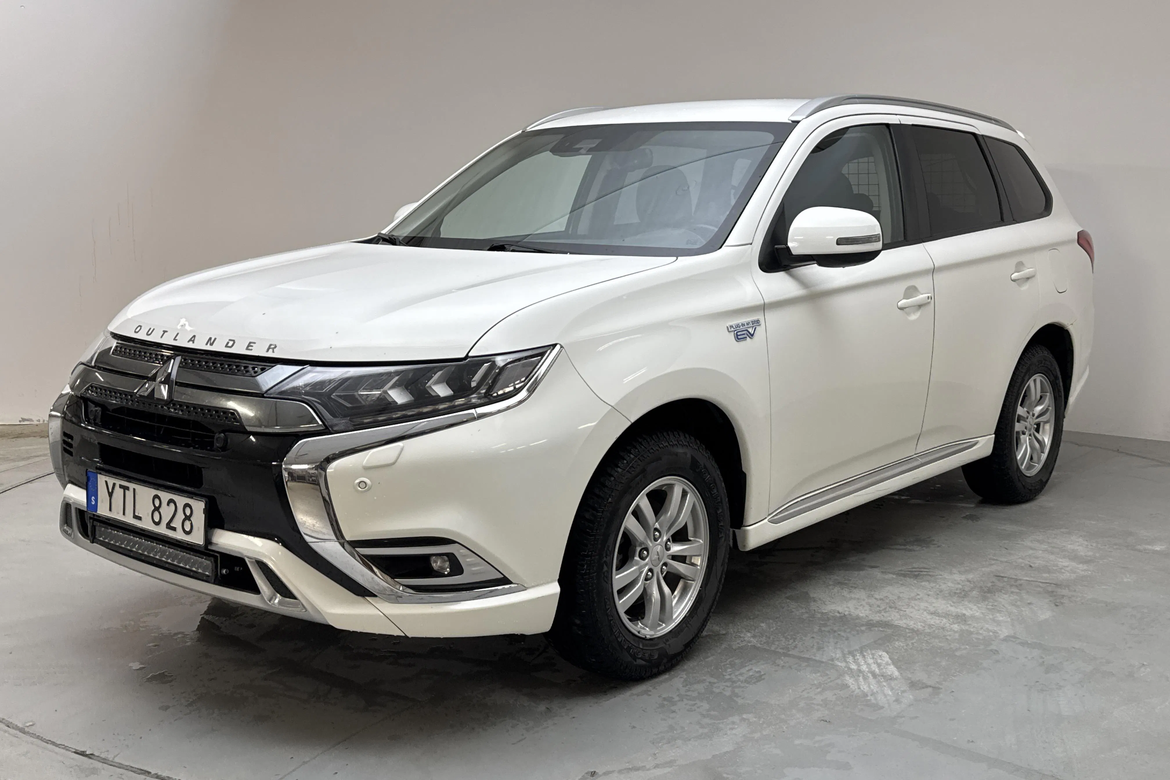 Mitsubishi Outlander 2.4 Plug-in Hybrid 4WD (136hk)