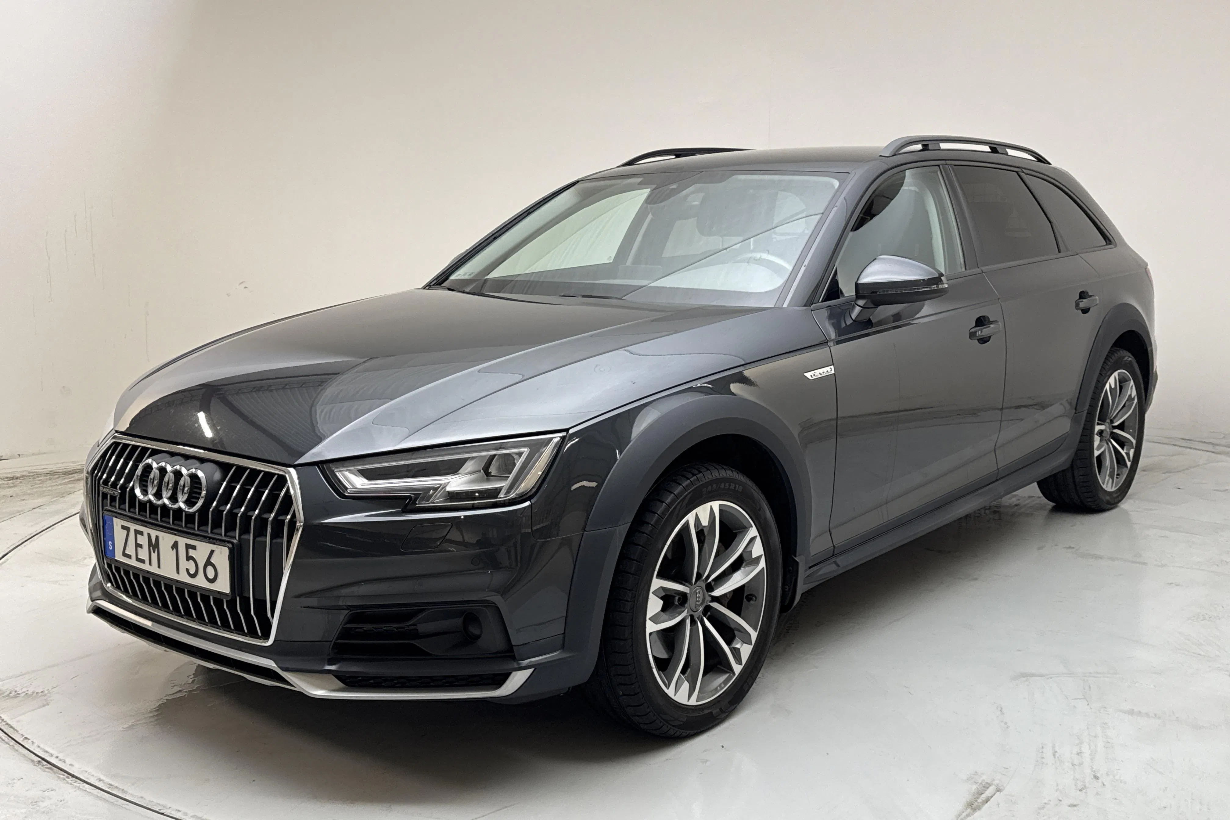 Presentationsfoto 1 av 13: Audi A4 Allroad 2.0 TDI quattro (190hk) - 14 465 mil - Automat - grå - 2018
