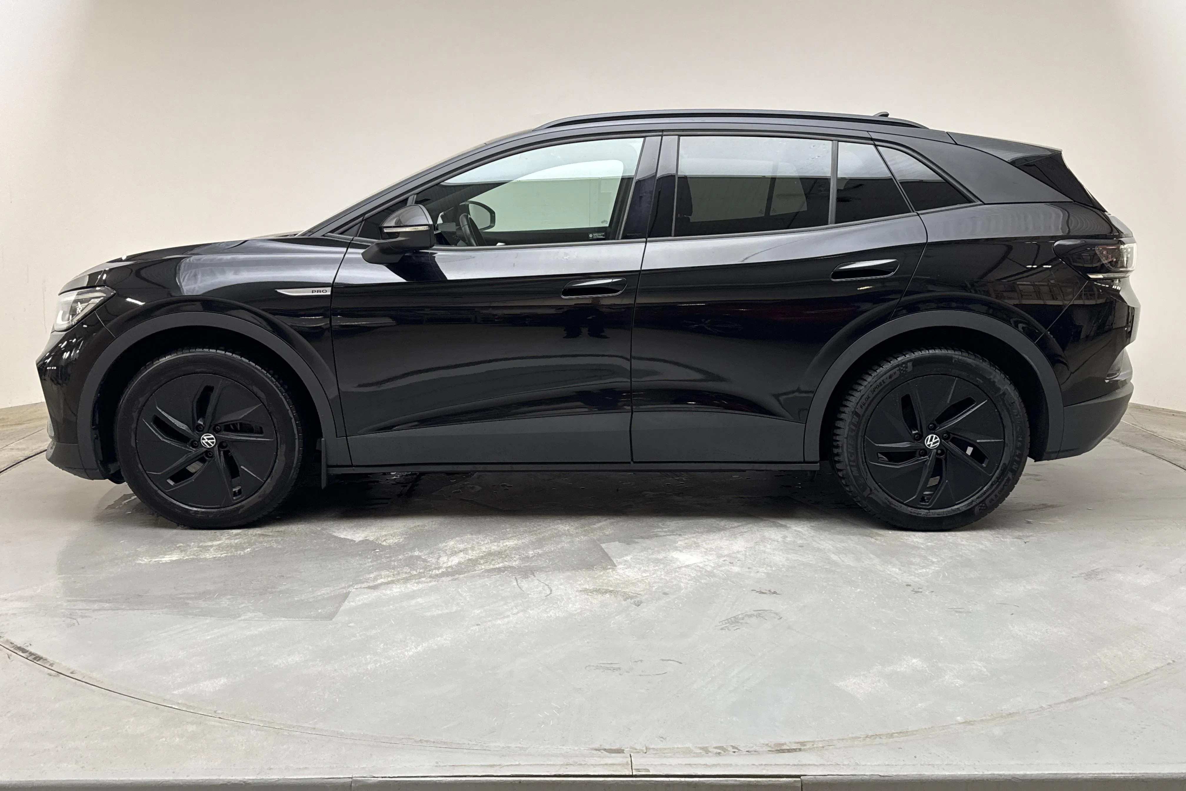 Presentationsfoto 2 av 17: VW ID.4 77kWh (204hk) - 10 552 mil - Automat - svart - 2023