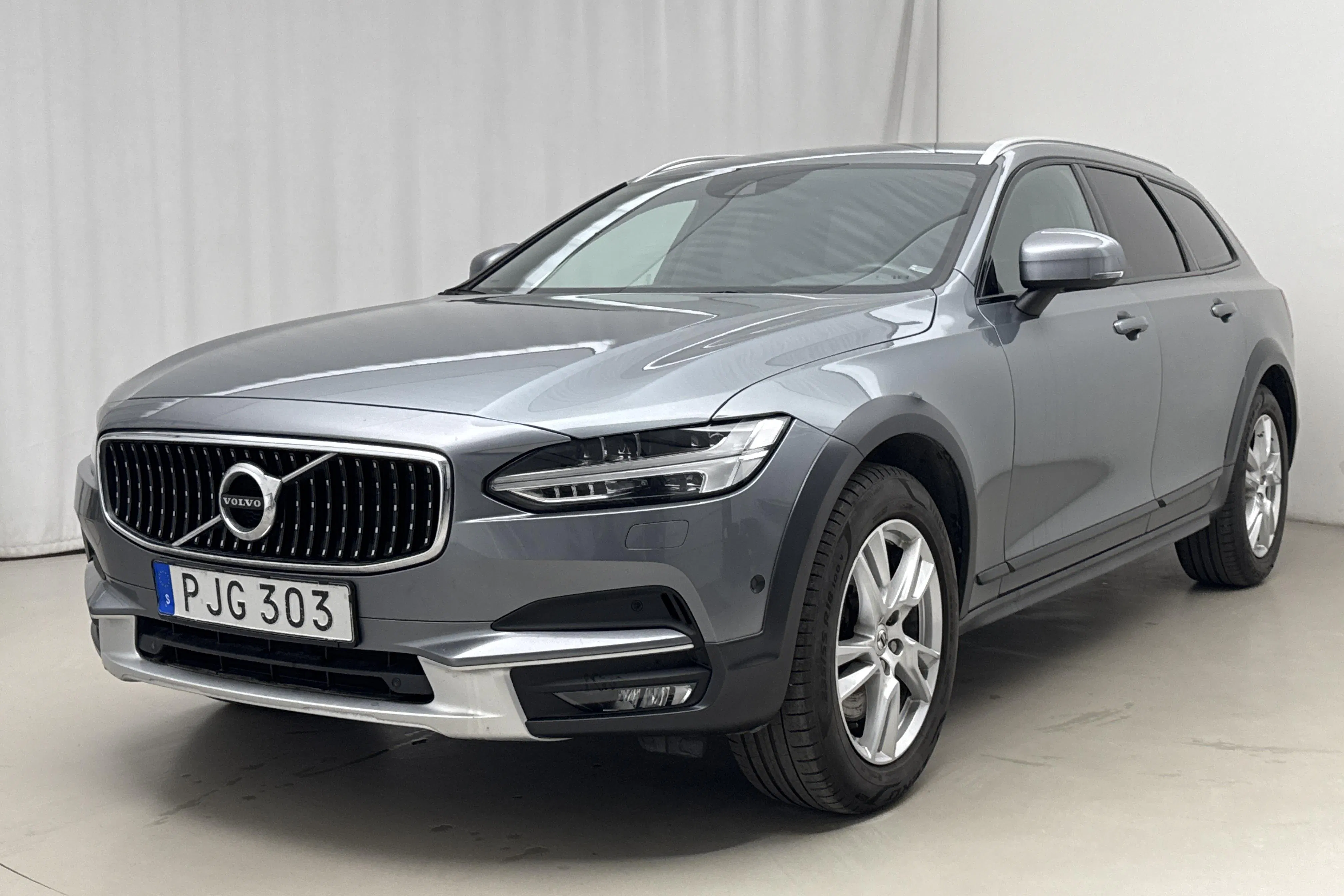 Presentation photo 1 of 20: Volvo V90 D4 Cross Country AWD (190hk) - 191 930 km - Automatic - gray - 2017