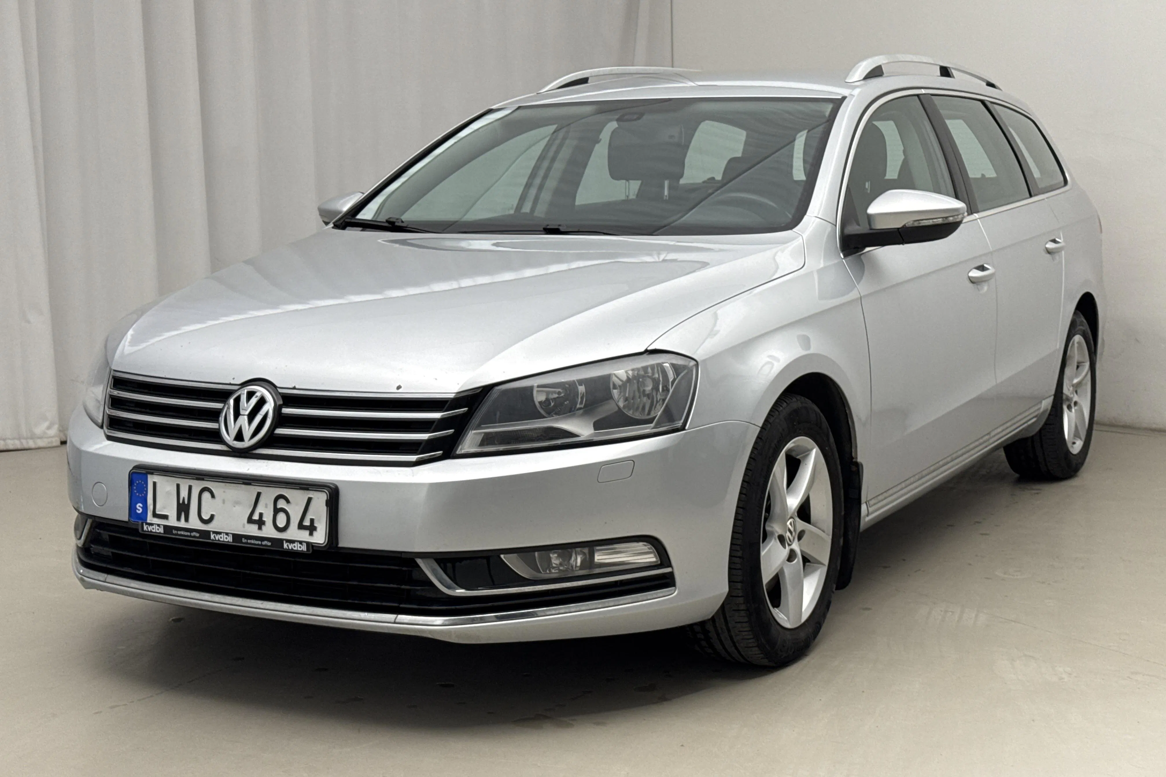 Presentationsfoto 1 av 15: VW Passat 2.0 TDI BlueMotion Technology Variant (140hk) - 15 872 mil - Manuell - silver - 2012