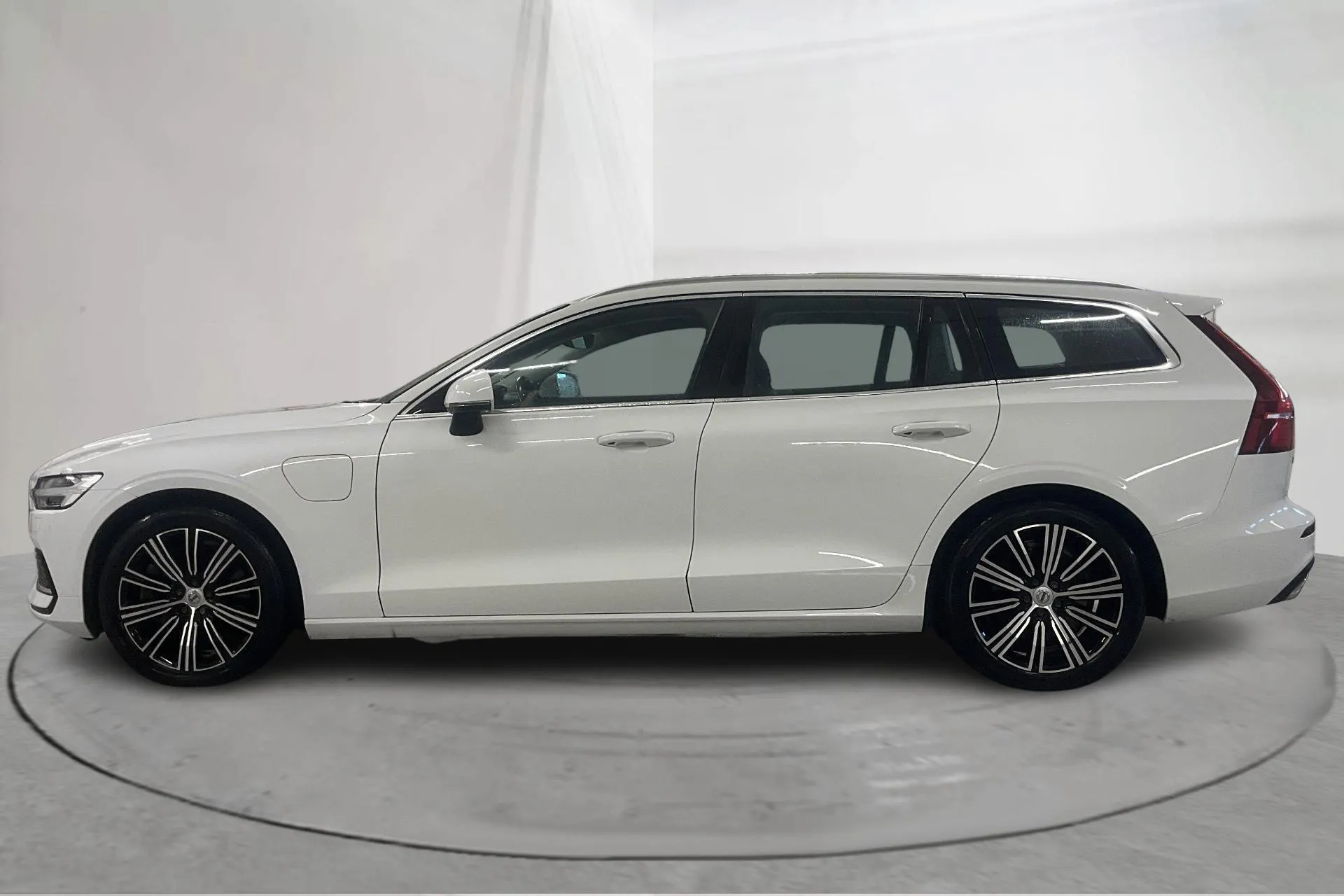 Presentationsfoto 2 av 20: Volvo V60 T6 AWD Twin Engine (340hk) - 11 400 mil - Automat - vit - 2021